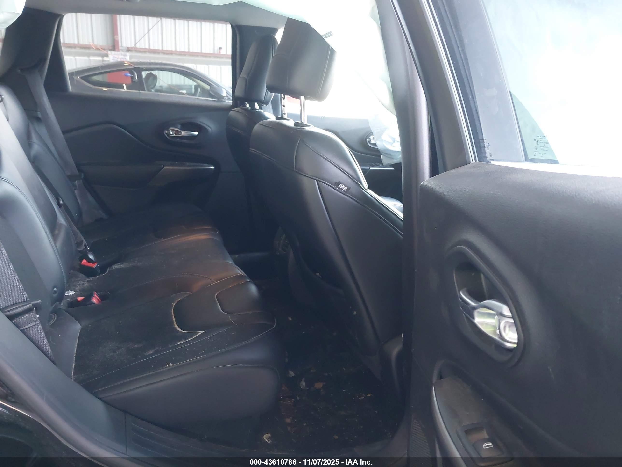 JEEP CHEROKEE image 8