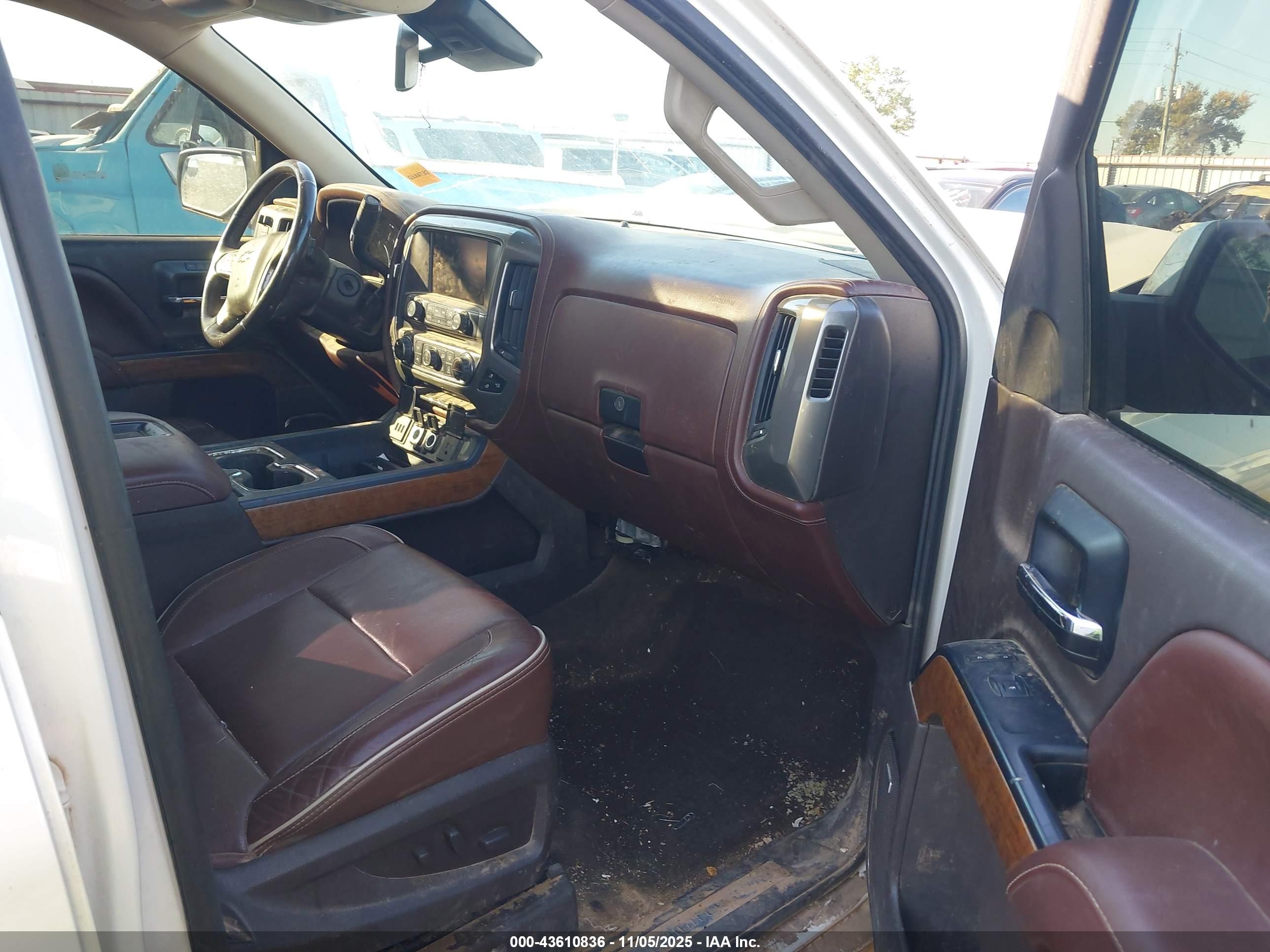 CHEVROLET SILVERADO image 5