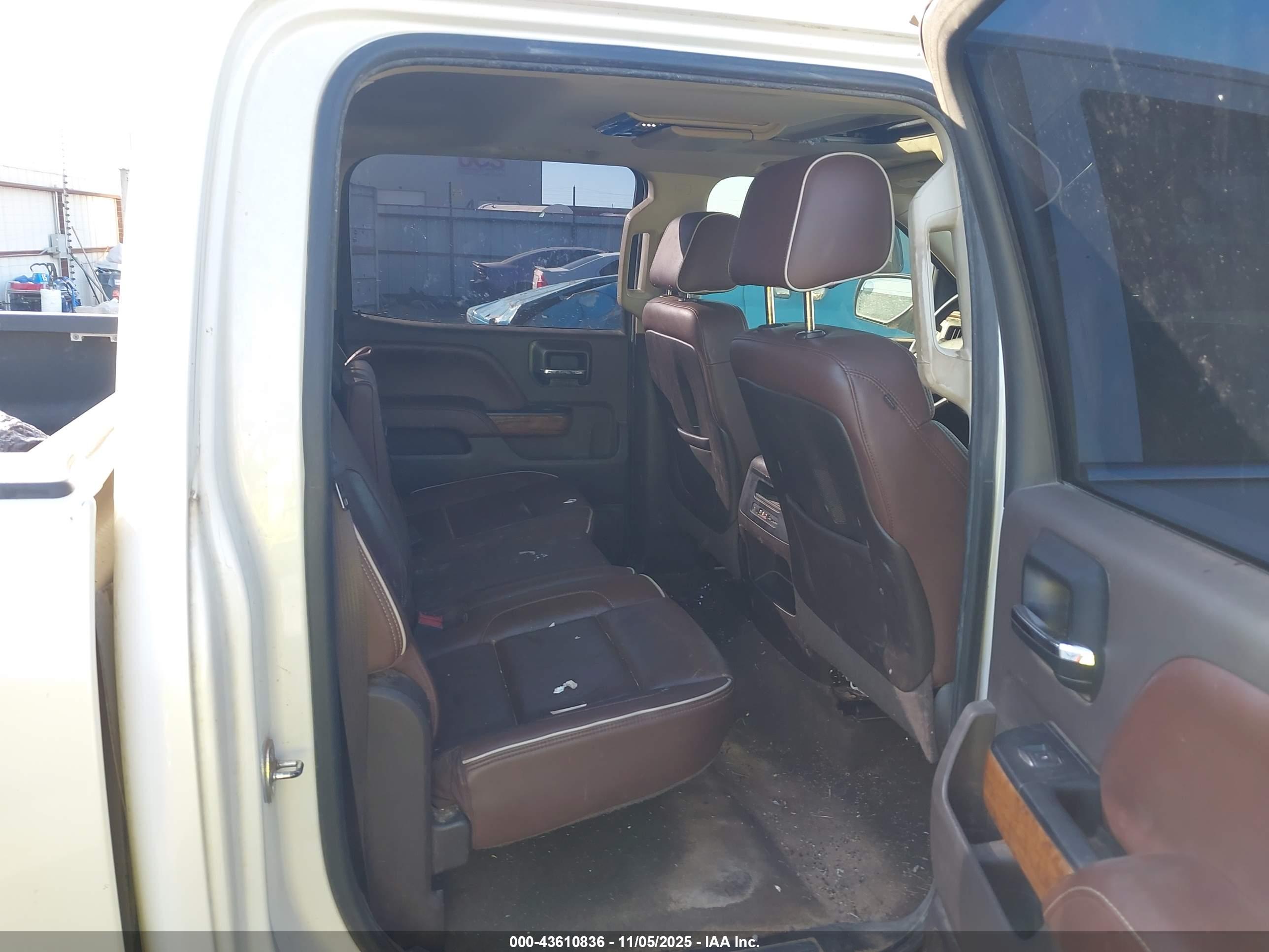 CHEVROLET SILVERADO image 8