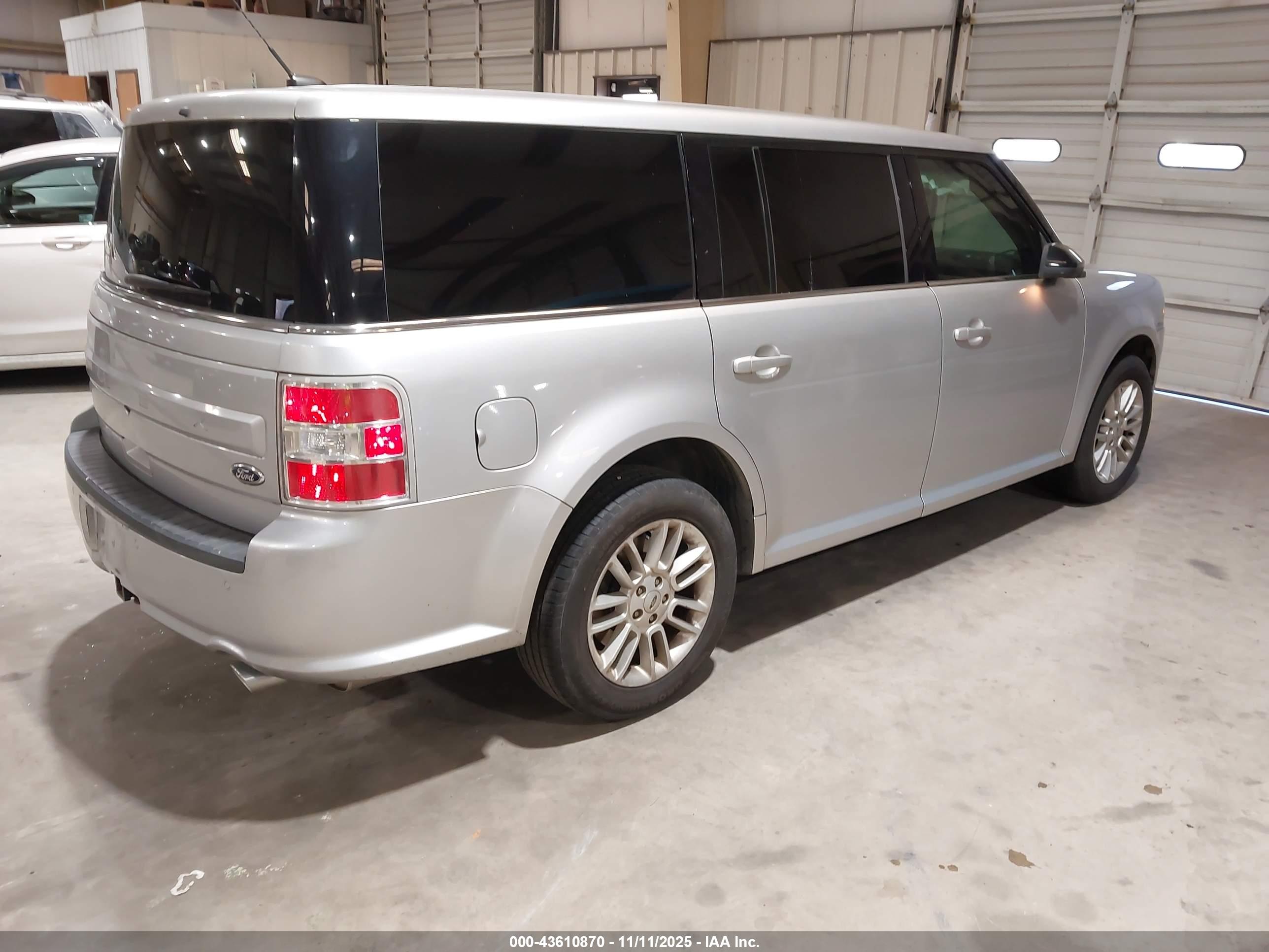 FORD FLEX image 4