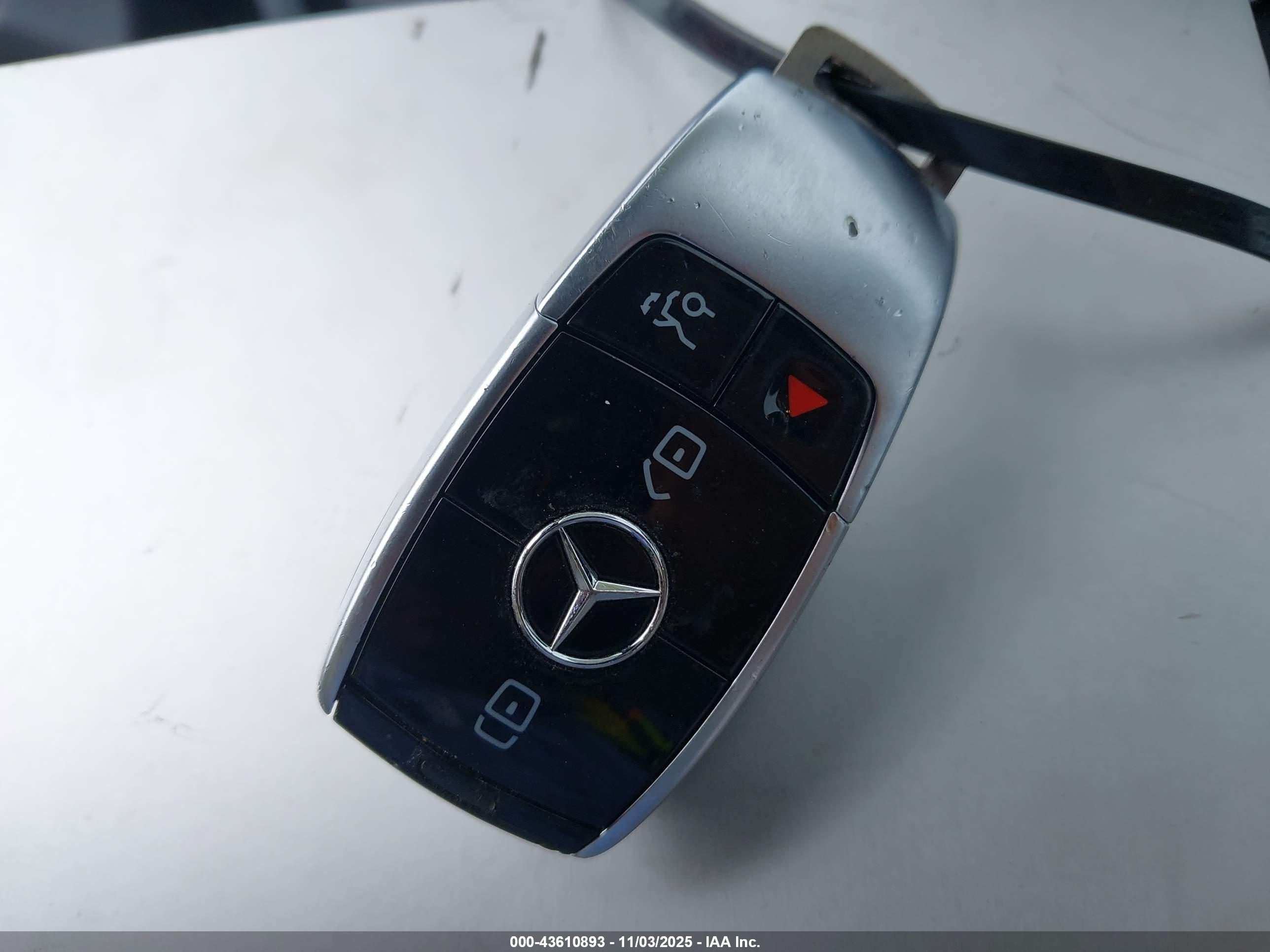 MERCEDES-BENZ E image 11