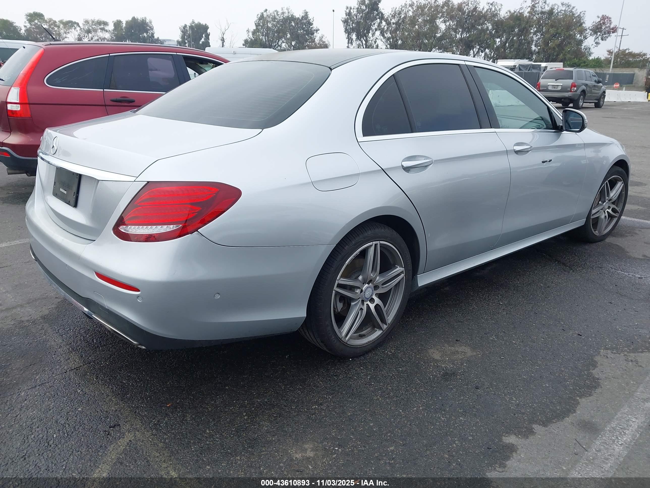 MERCEDES-BENZ E image 4