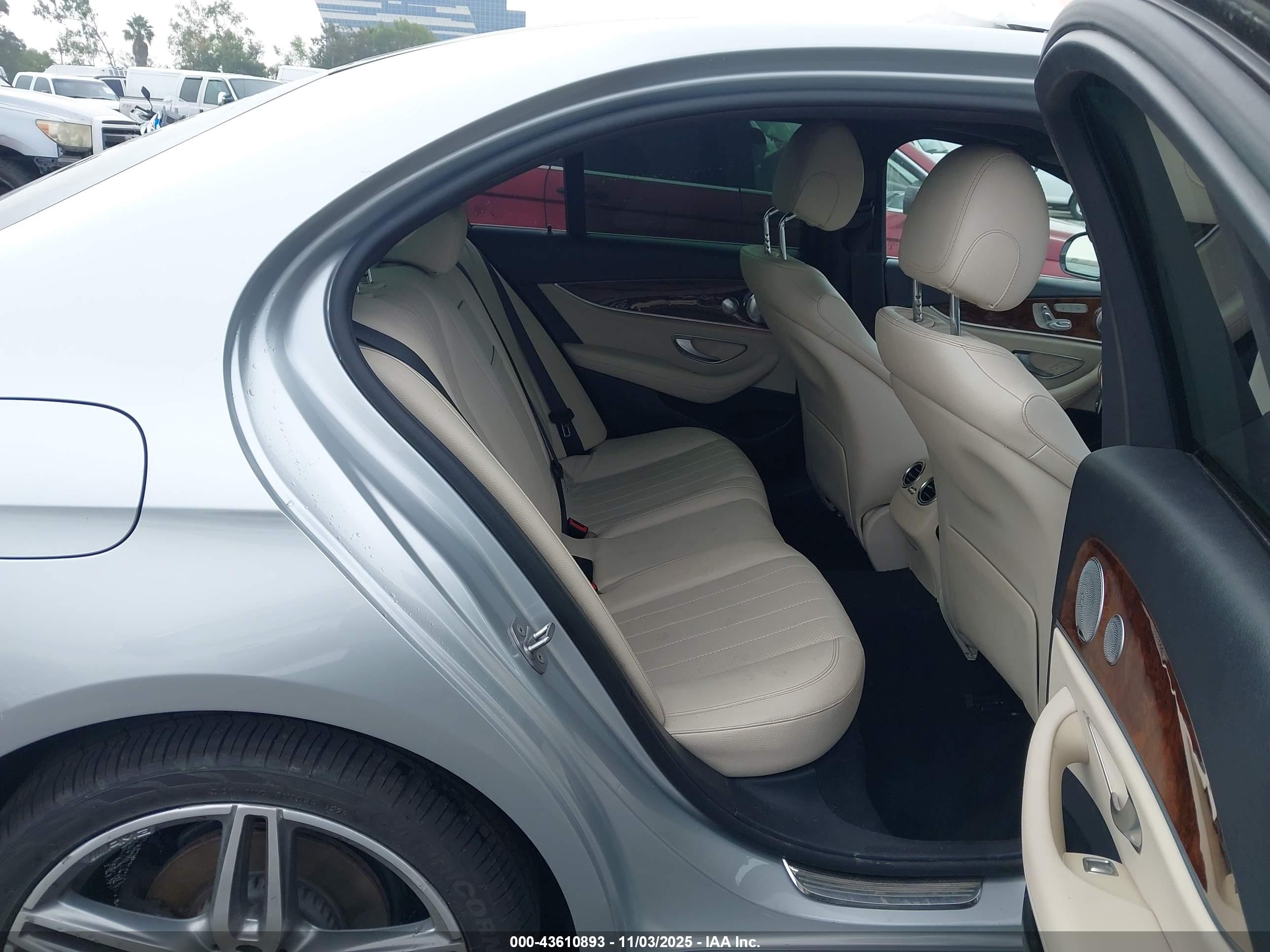 MERCEDES-BENZ E image 8