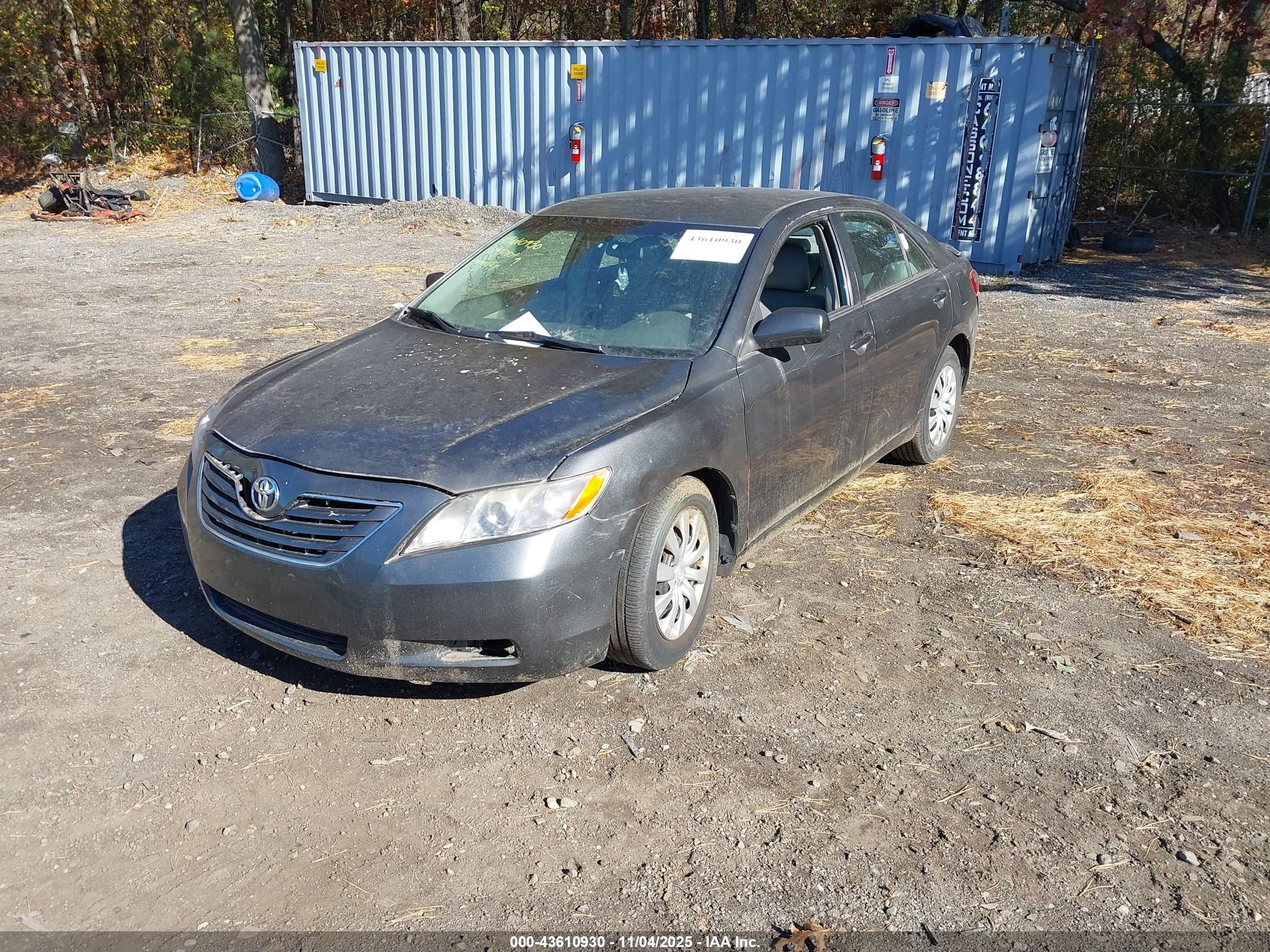 TOYOTA CAMRY image 2