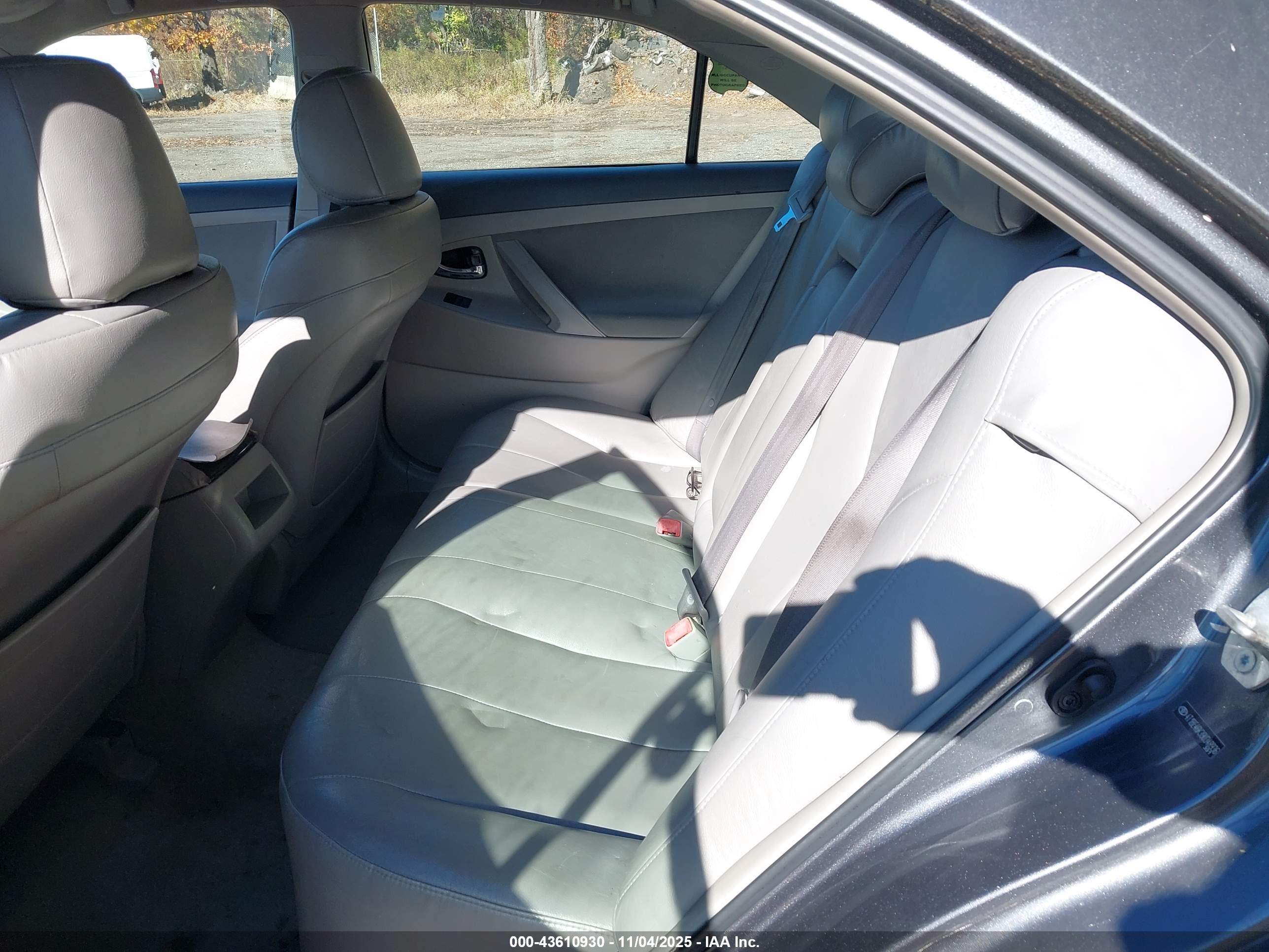 TOYOTA CAMRY image 8