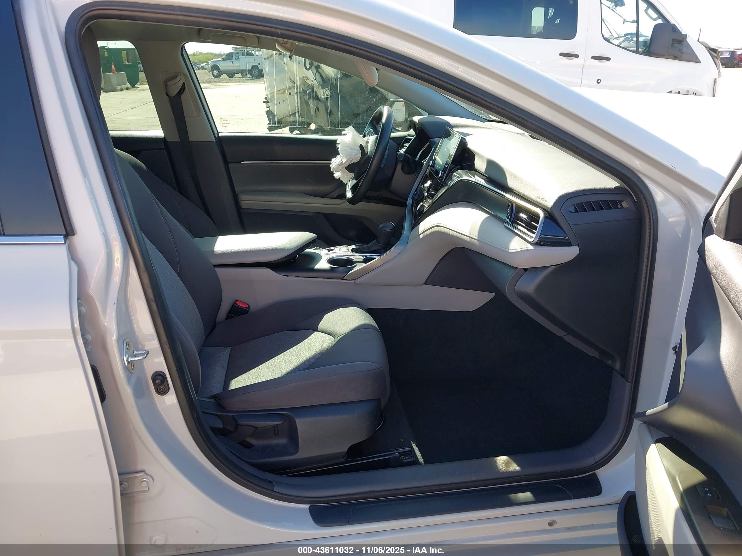 TOYOTA CAMRY image 5