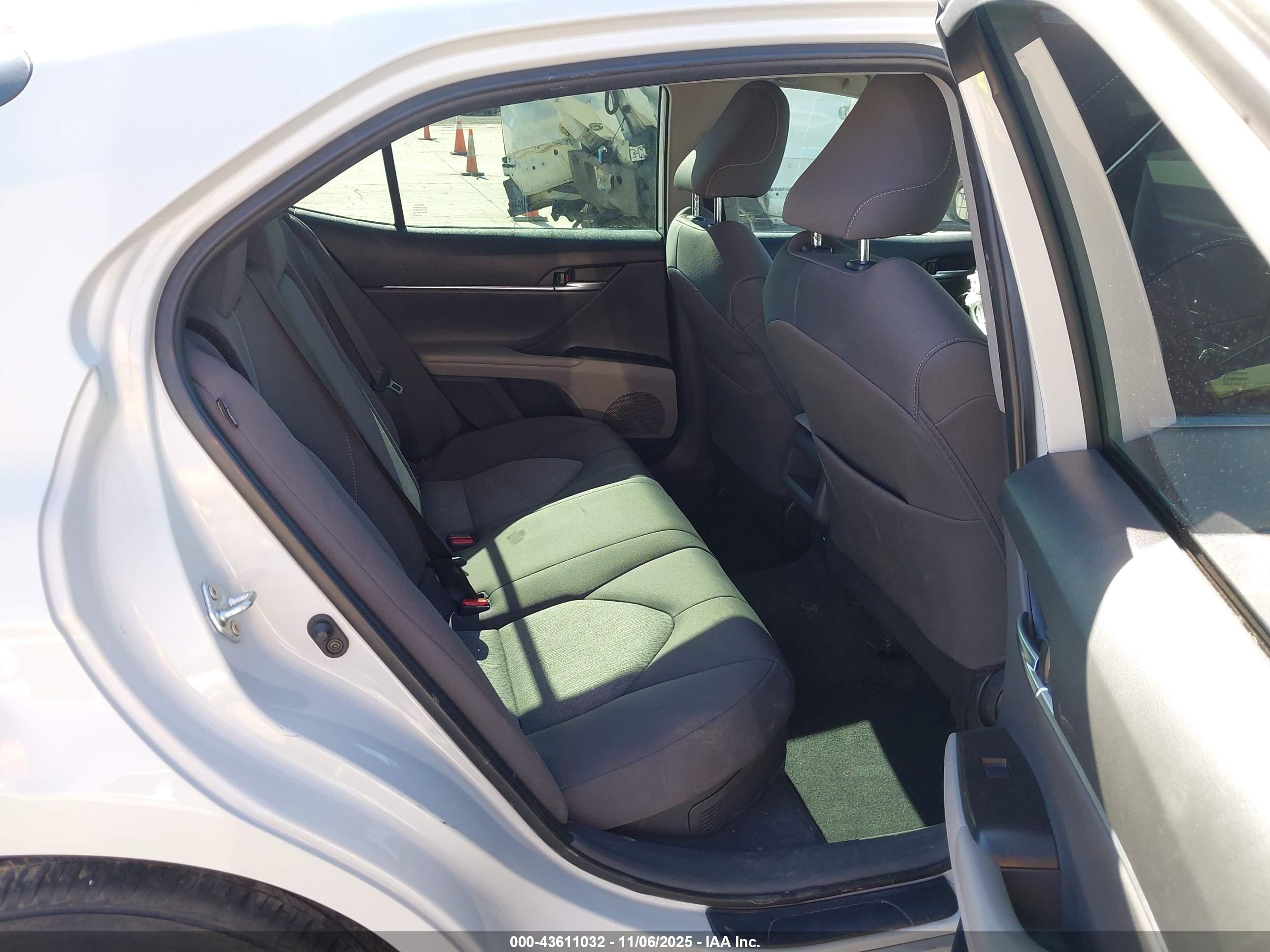 TOYOTA CAMRY image 8
