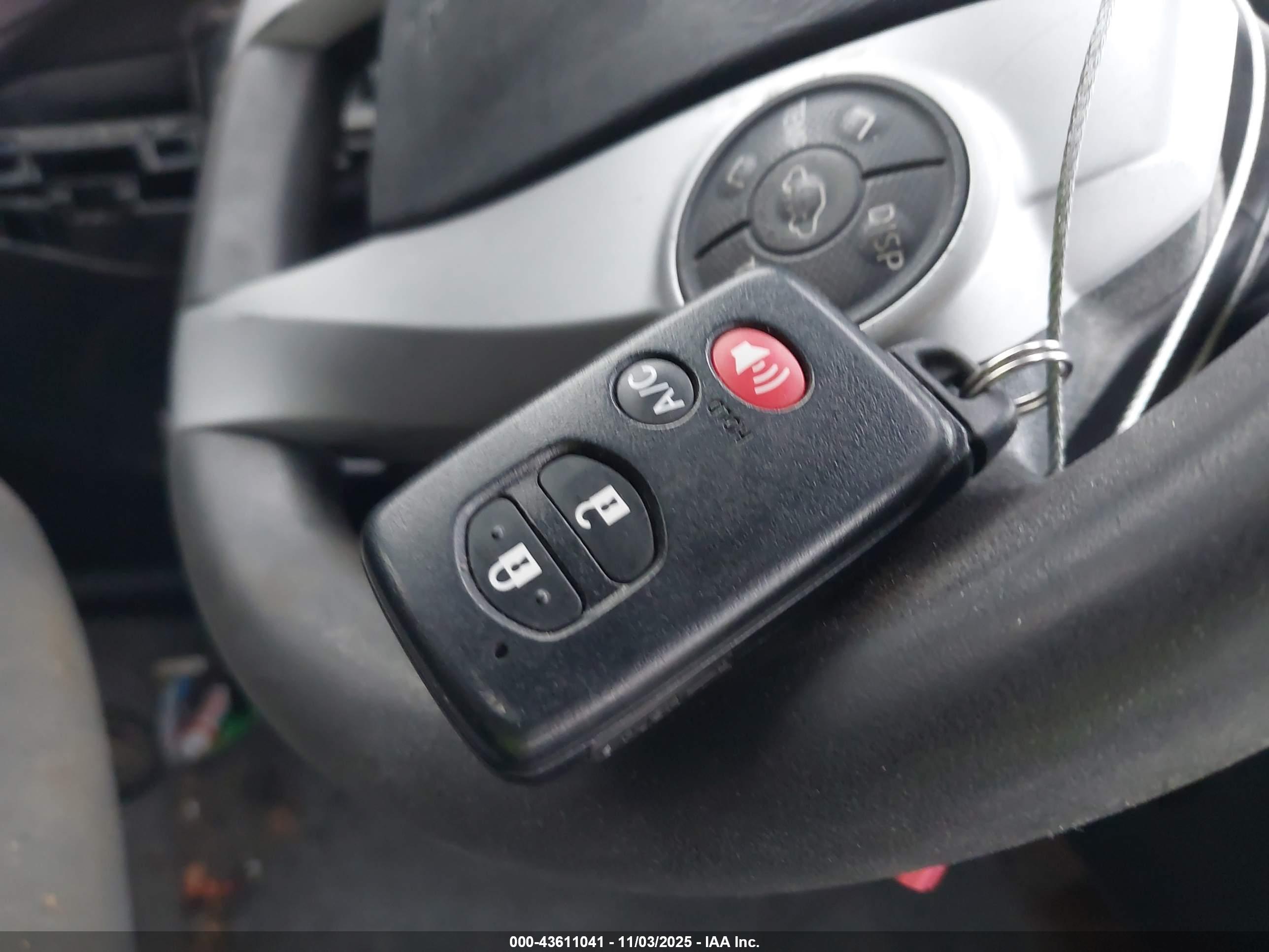 TOYOTA PRIUS image 11