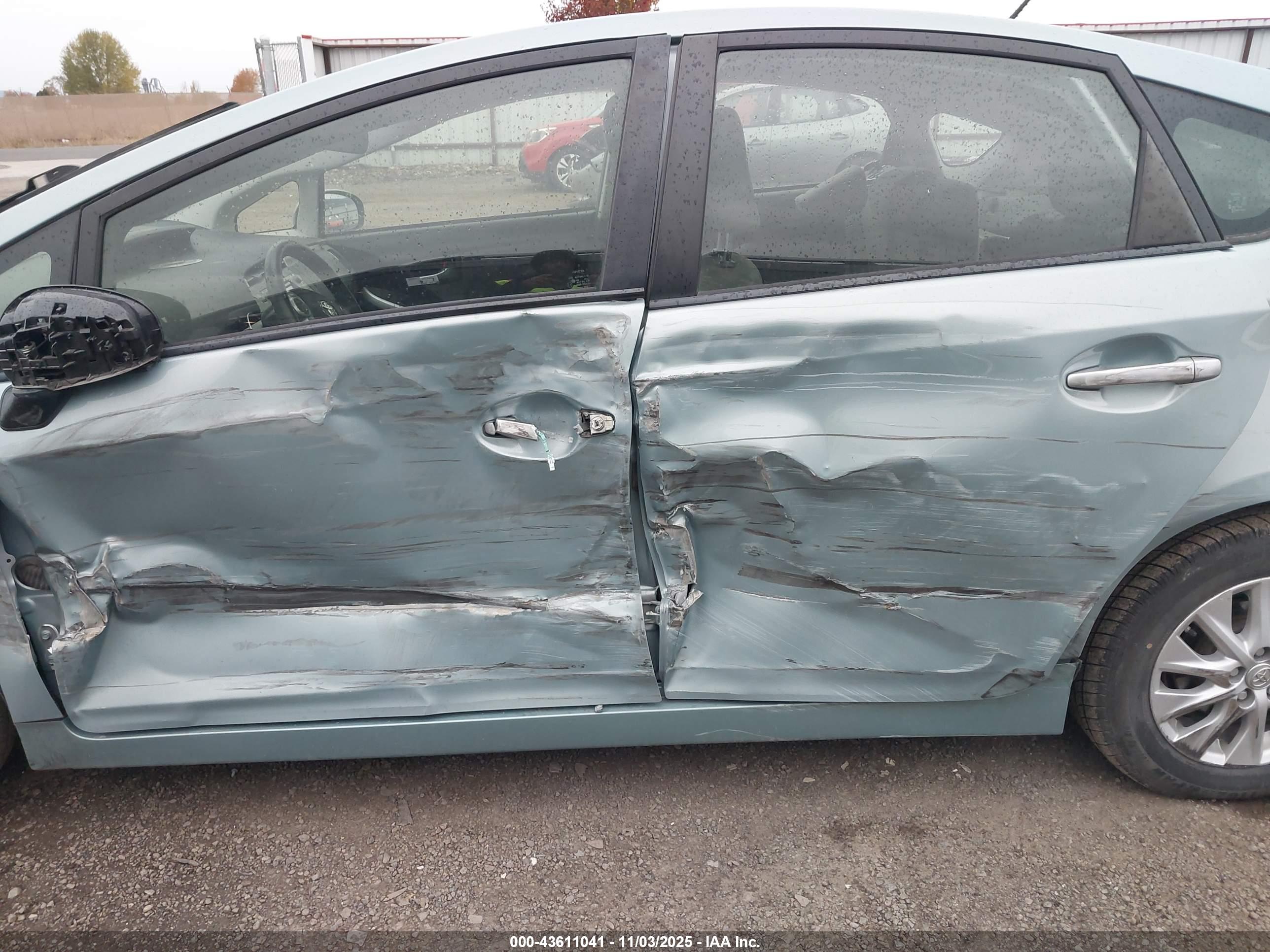 TOYOTA PRIUS image 6