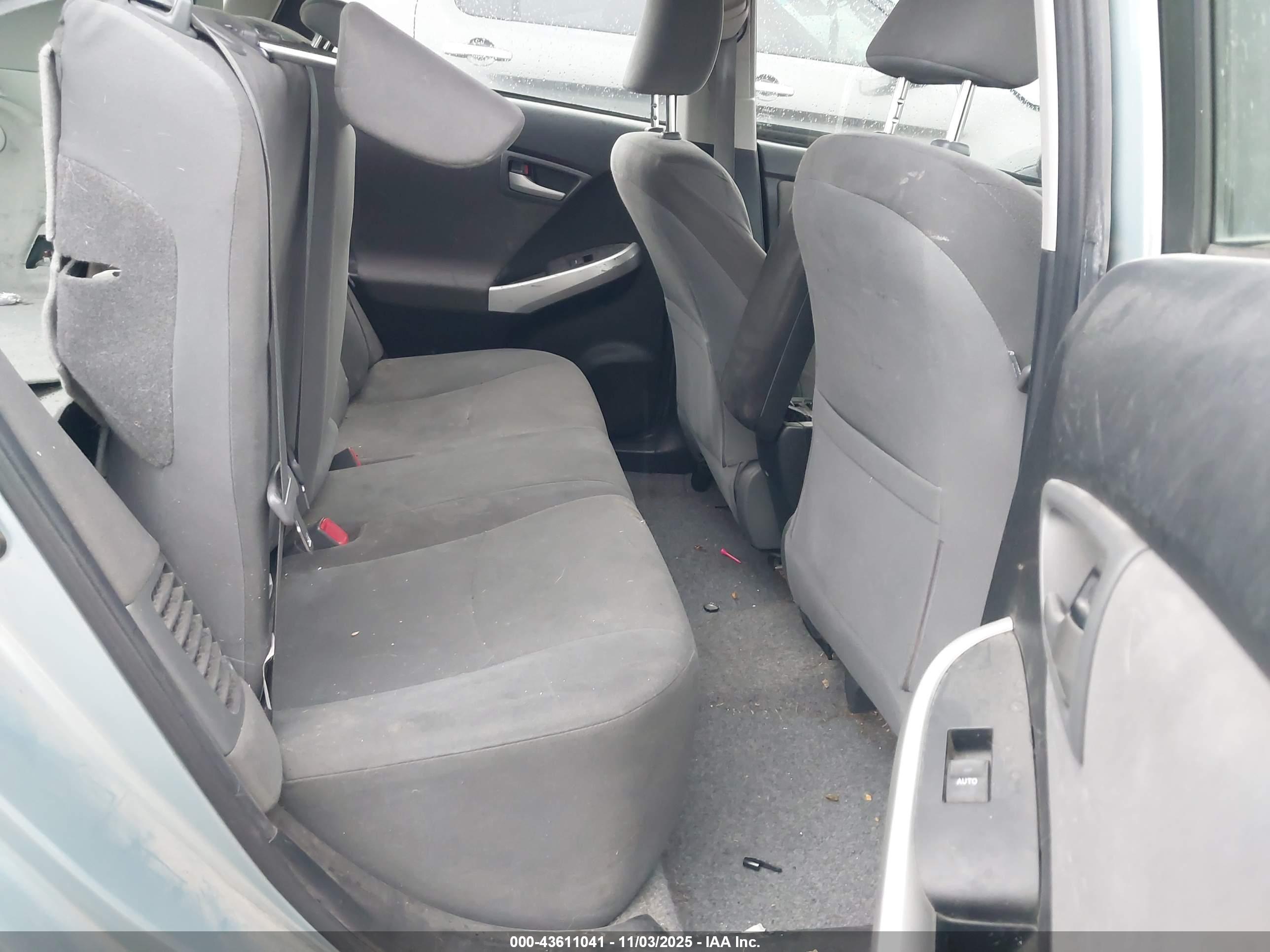 TOYOTA PRIUS image 8