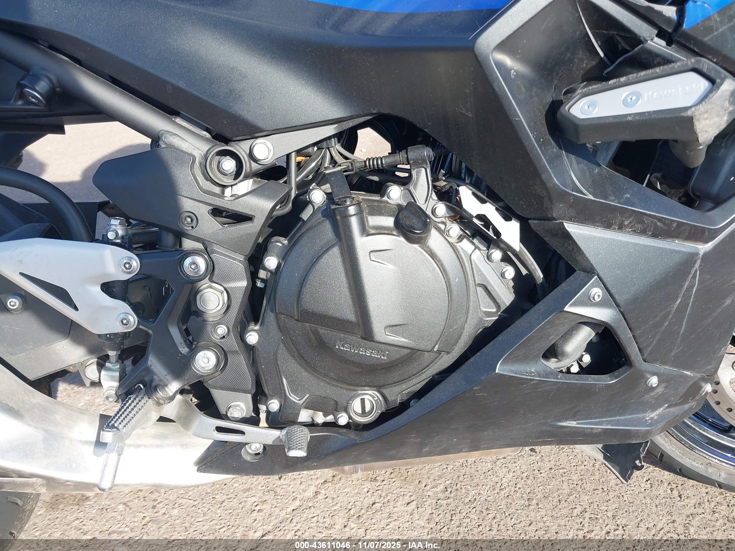 KAWASAKI EX500 image 8