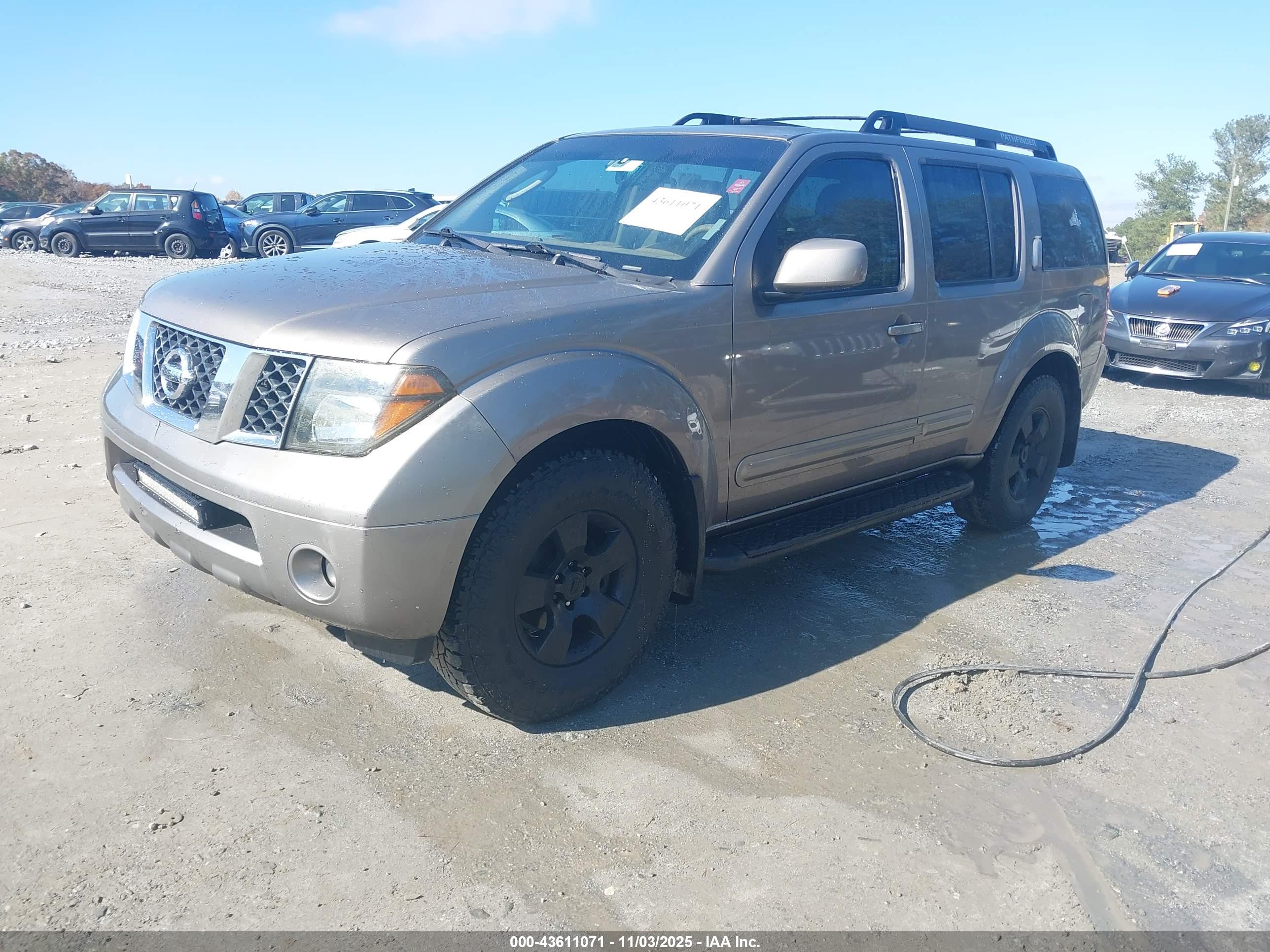 NISSAN PATHFINDER image 2