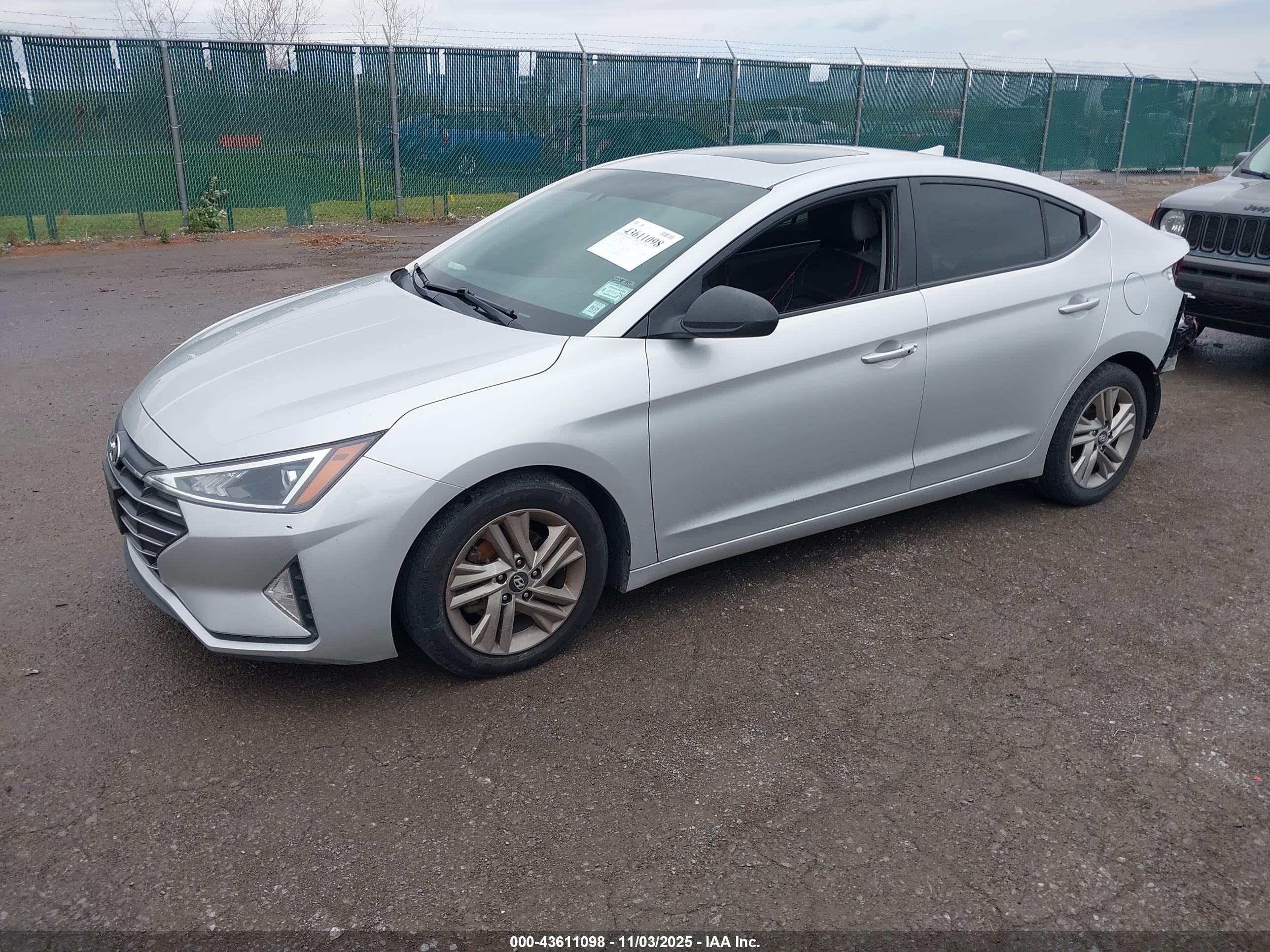 HYUNDAI ELANTRA image 2