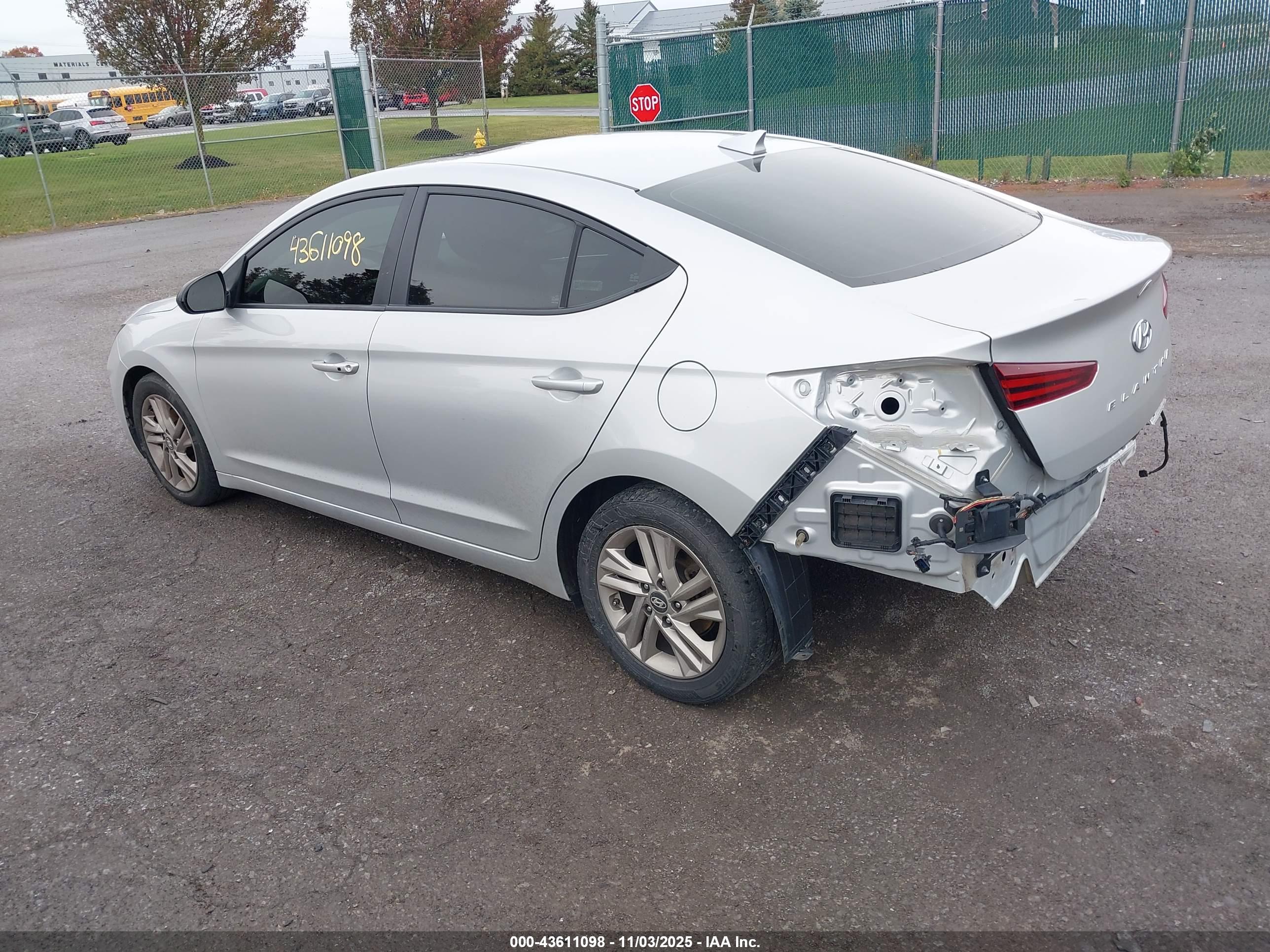 HYUNDAI ELANTRA image 3