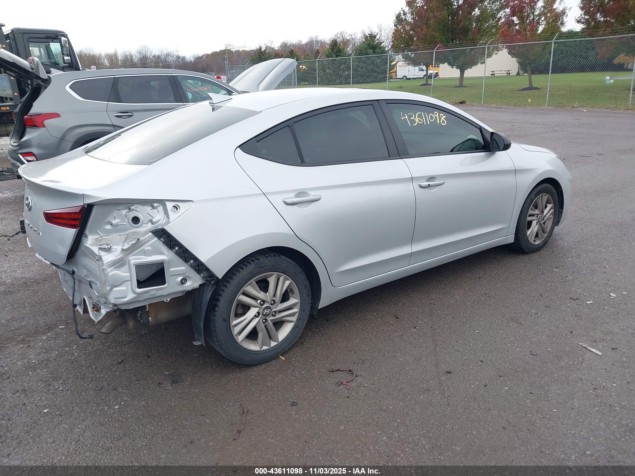 HYUNDAI ELANTRA image 4