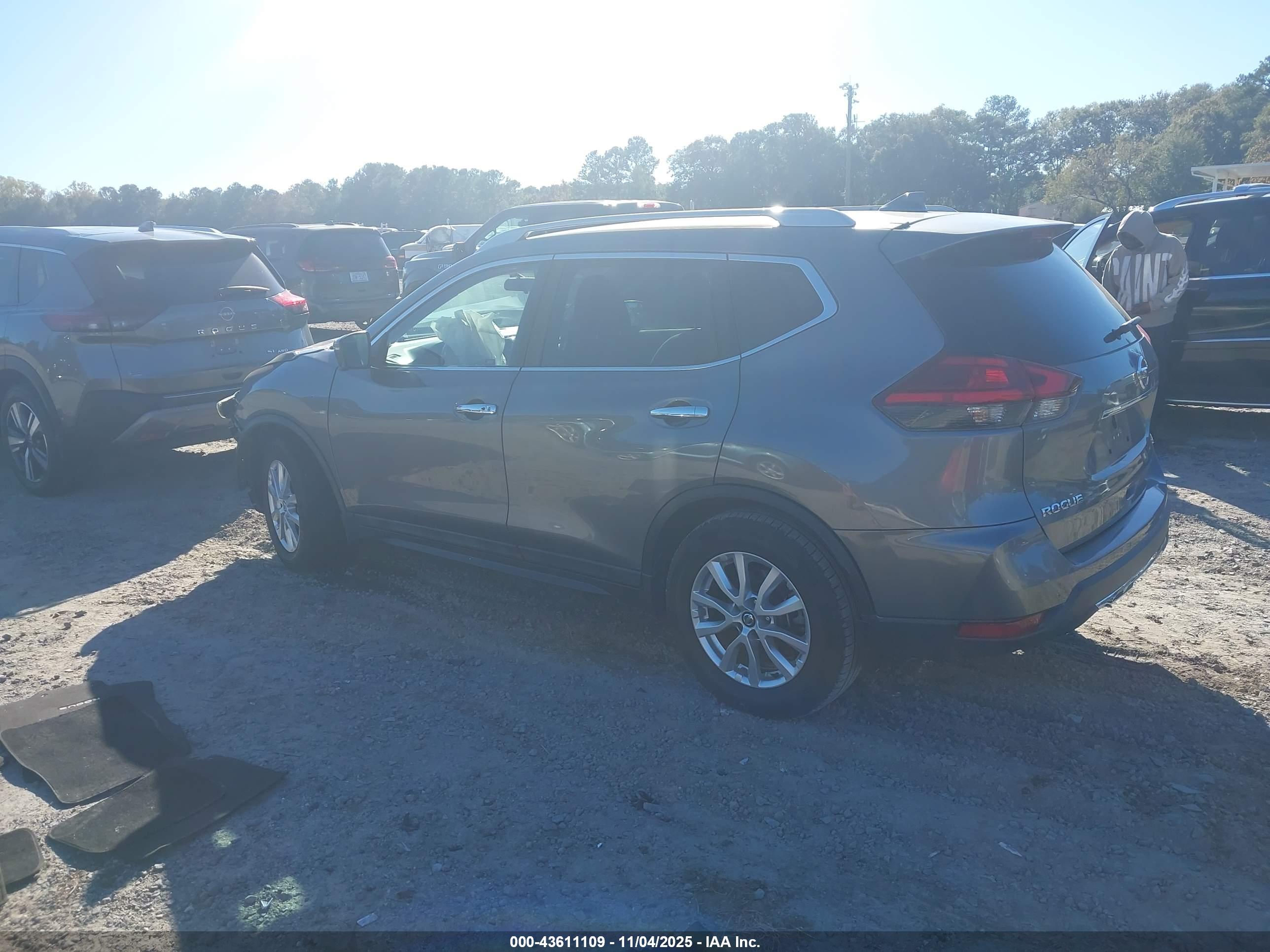 NISSAN ROGUE image 3