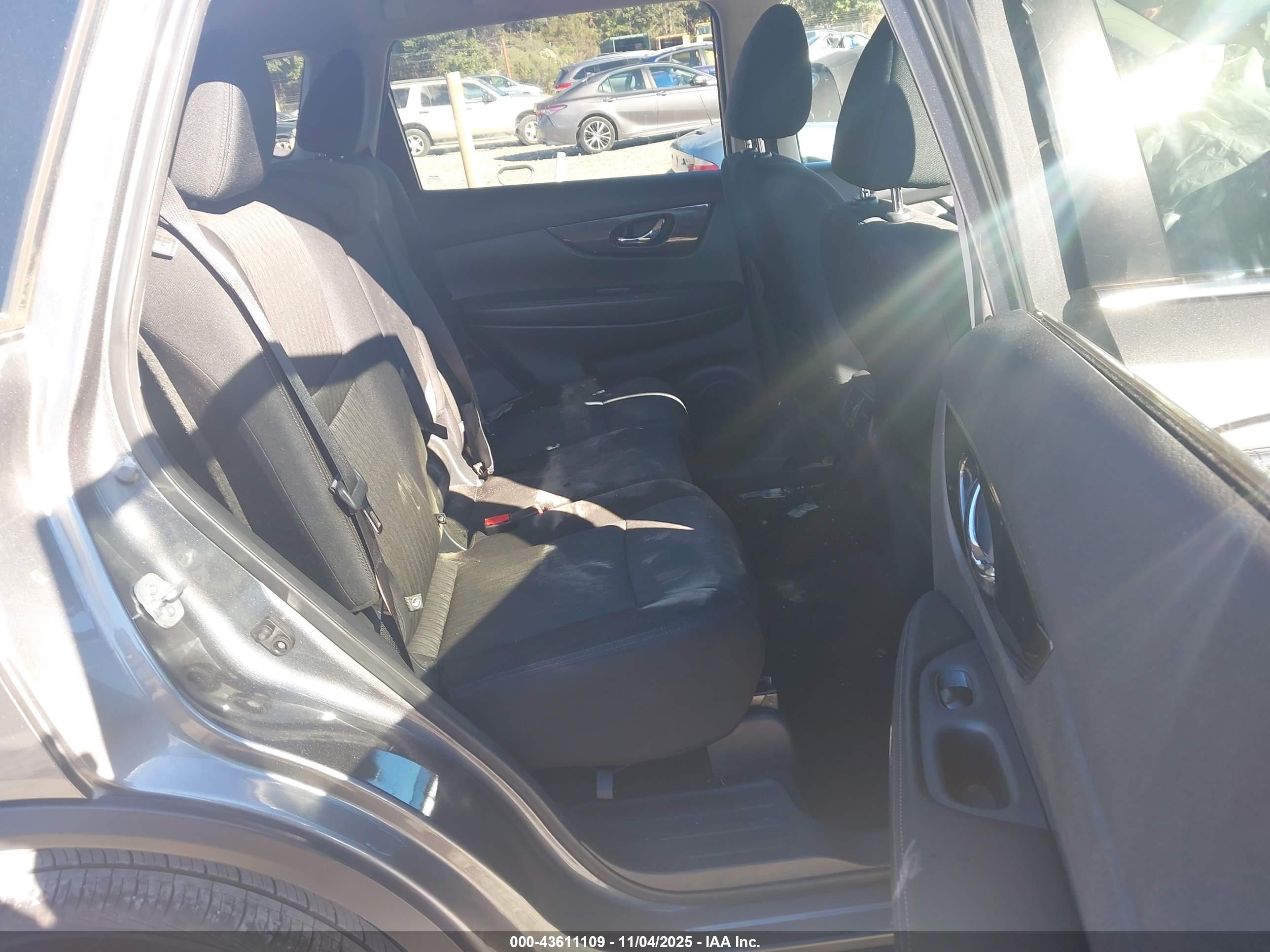 NISSAN ROGUE image 8