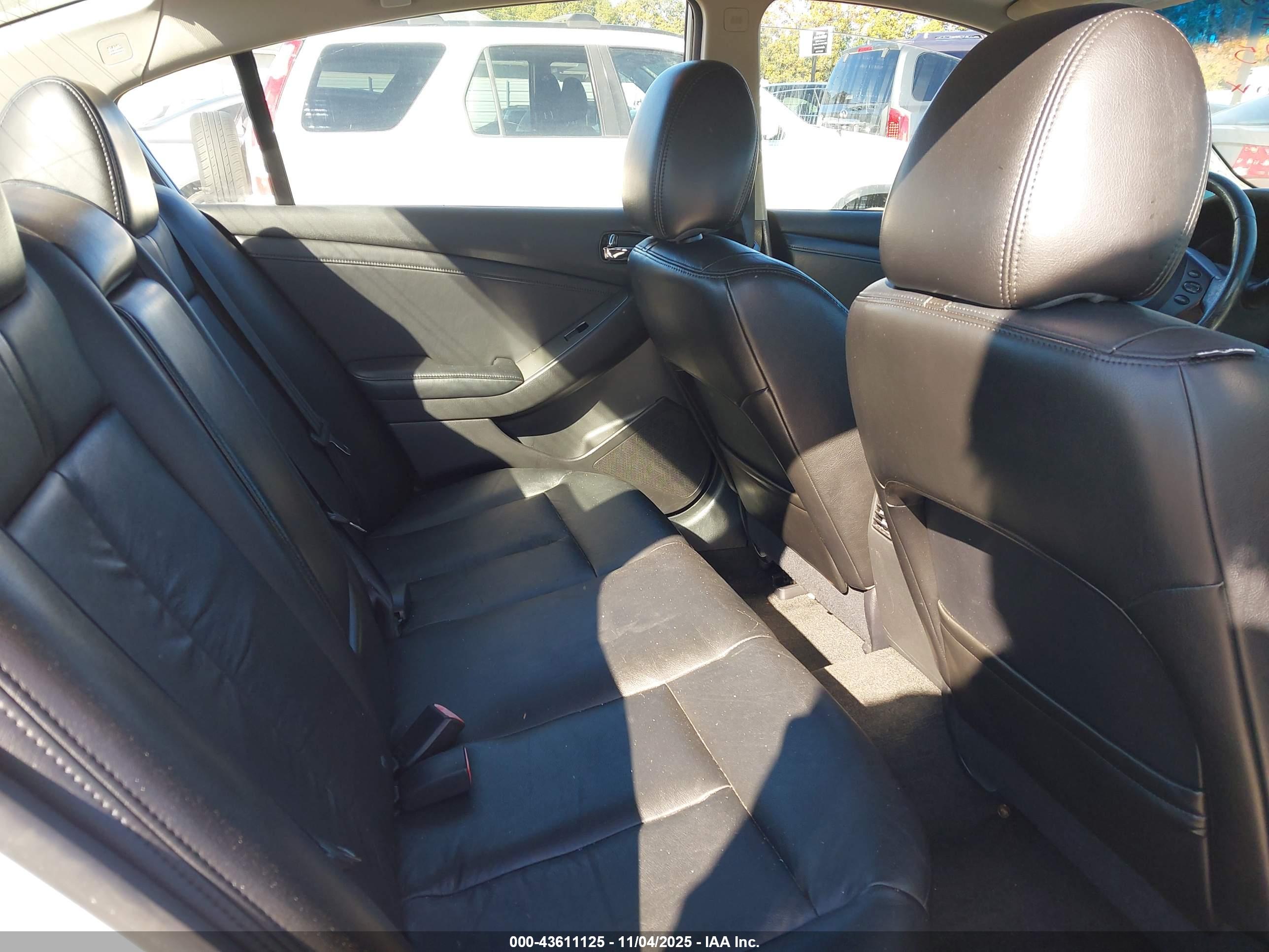 NISSAN ALTIMA image 8