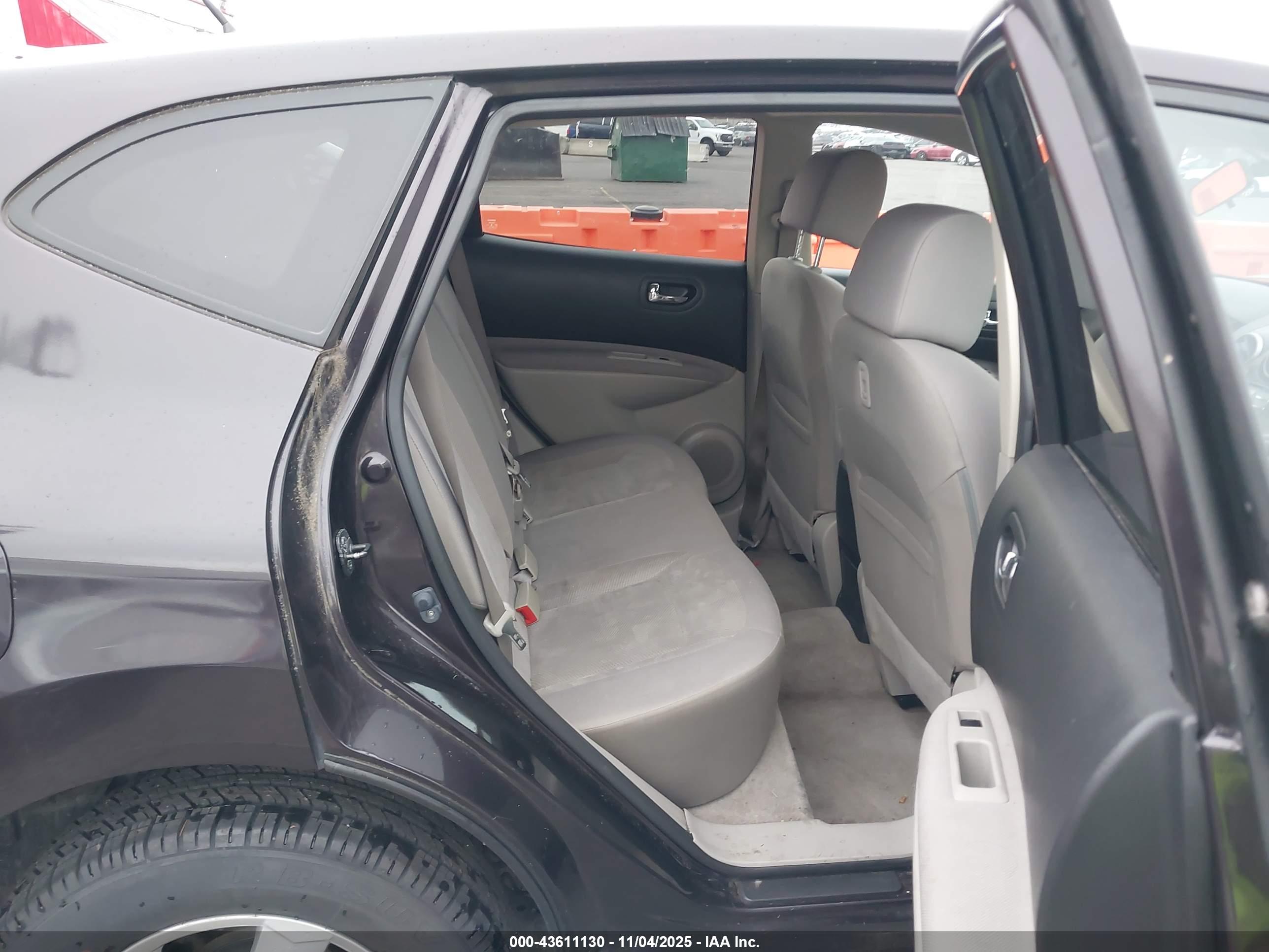 NISSAN ROGUE image 8