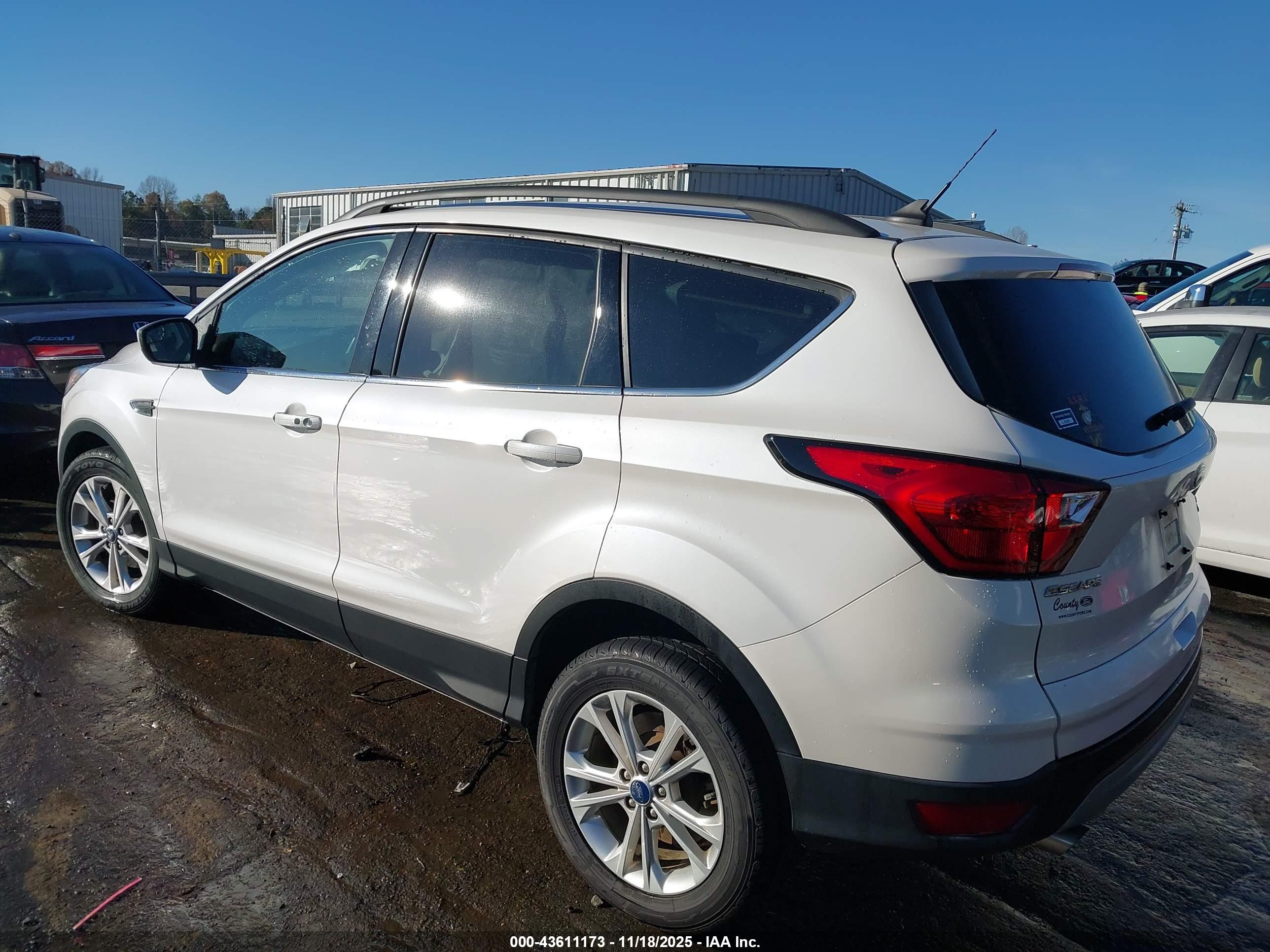 FORD ESCAPE image 3