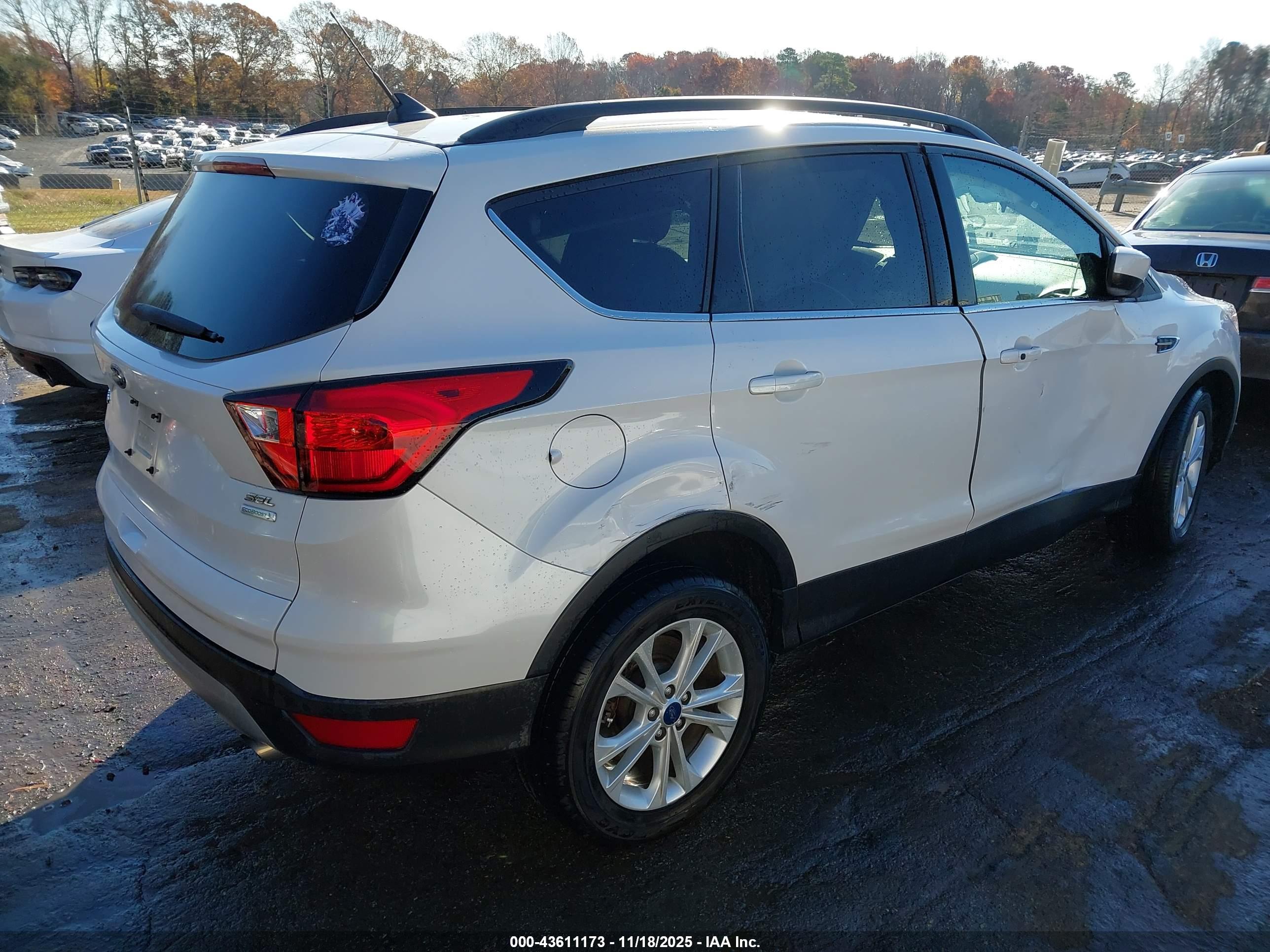 FORD ESCAPE image 4