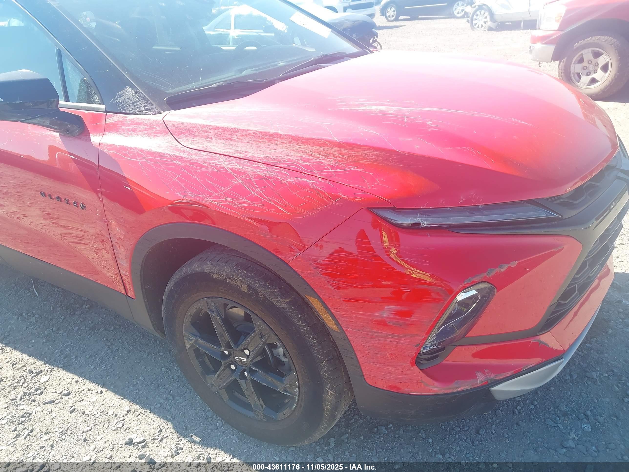 CHEVROLET BLAZER image 6