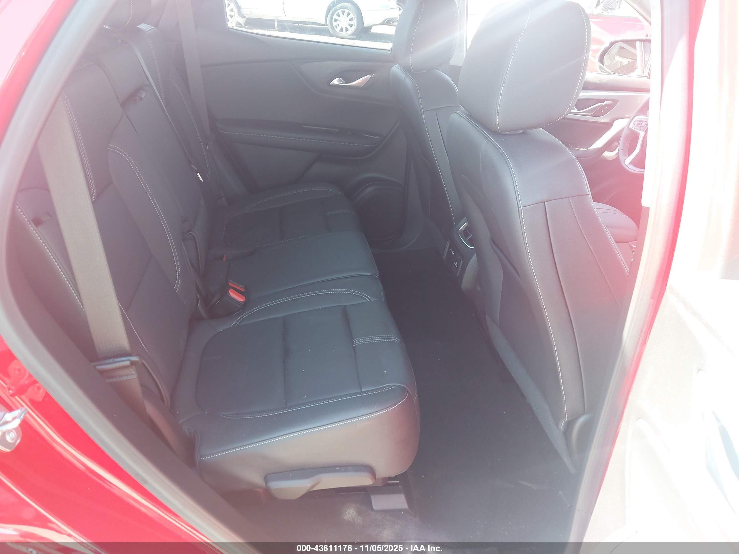 CHEVROLET BLAZER image 8