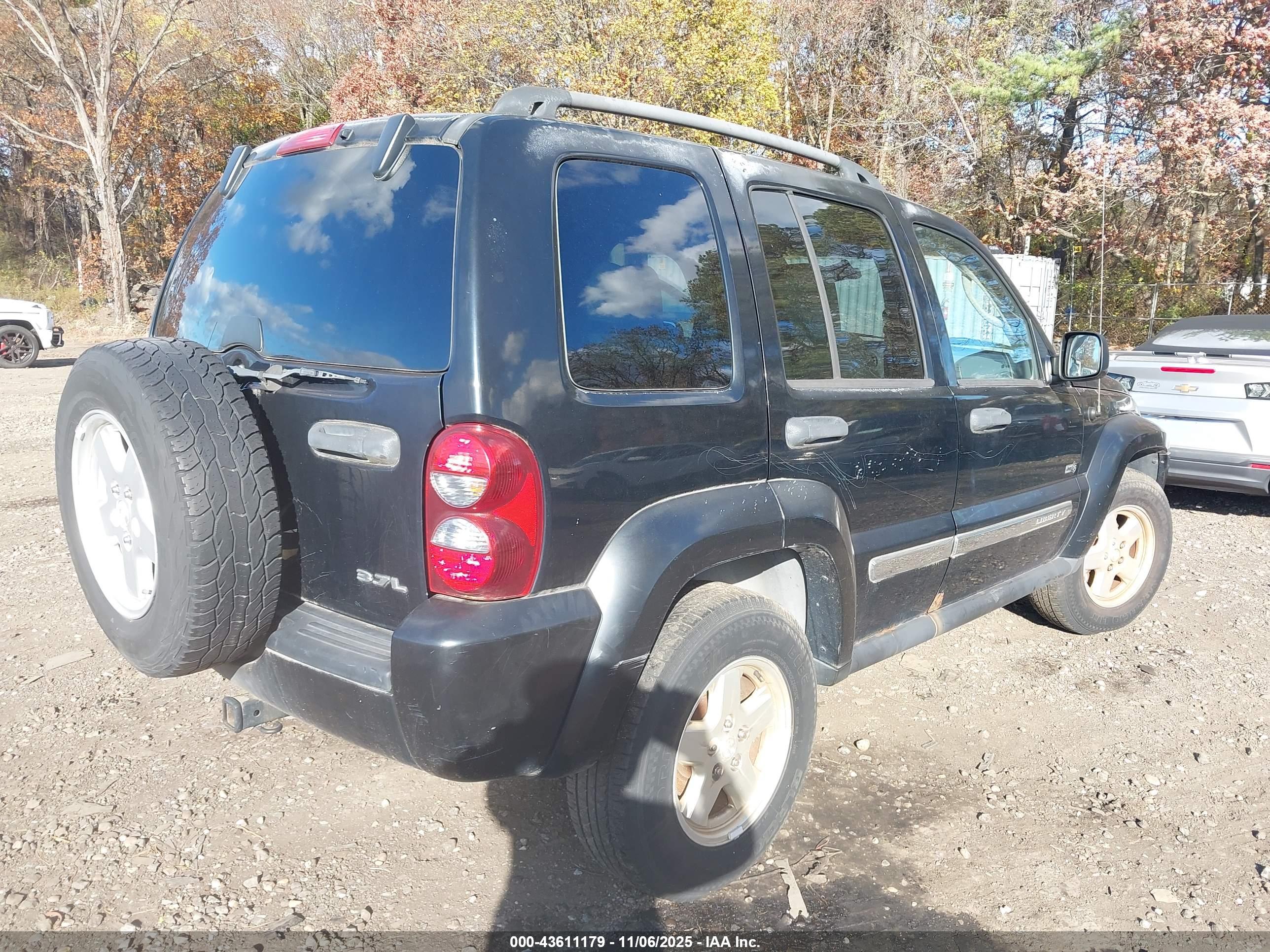 JEEP LIBERTY image 4