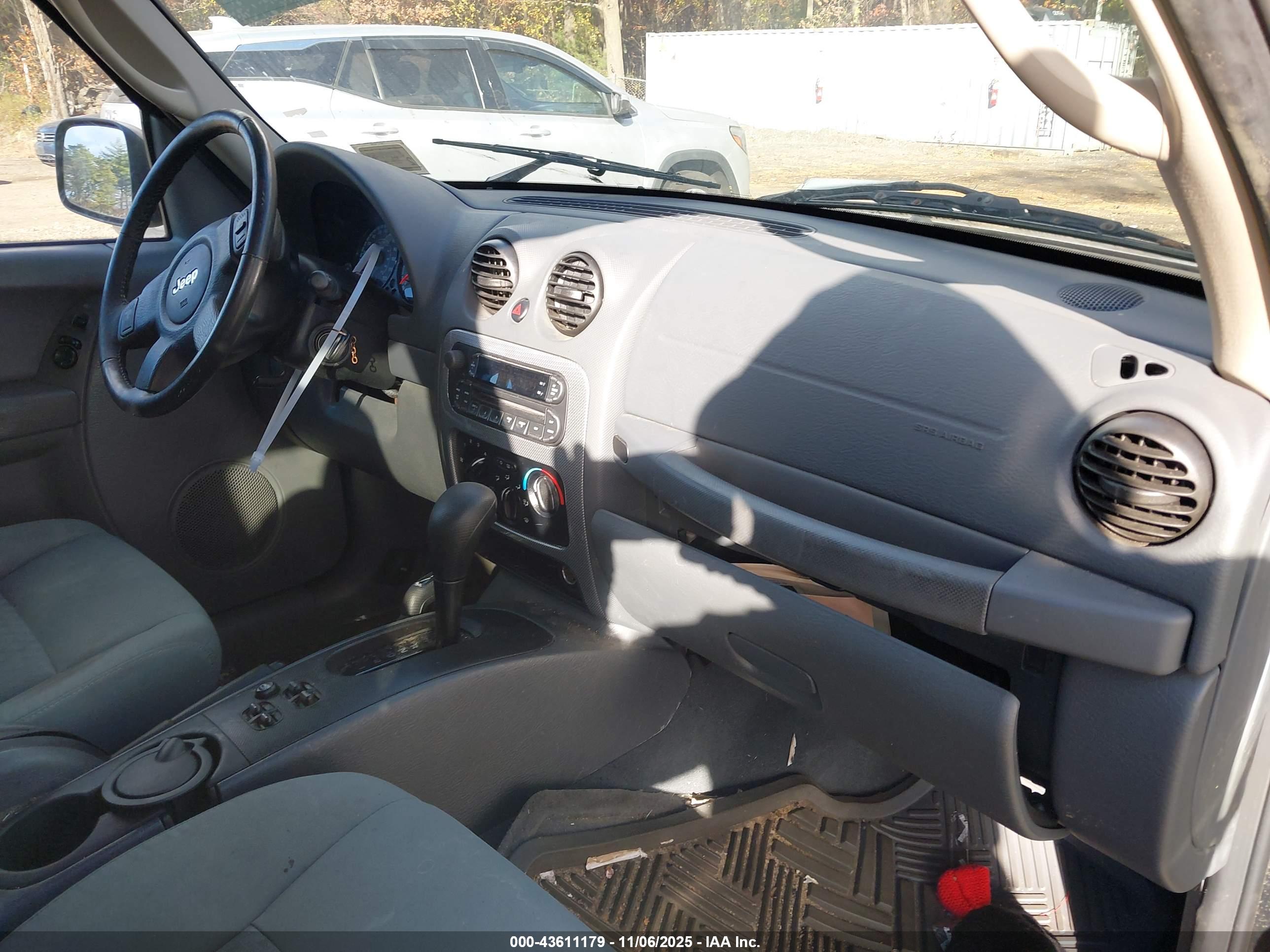 JEEP LIBERTY image 5