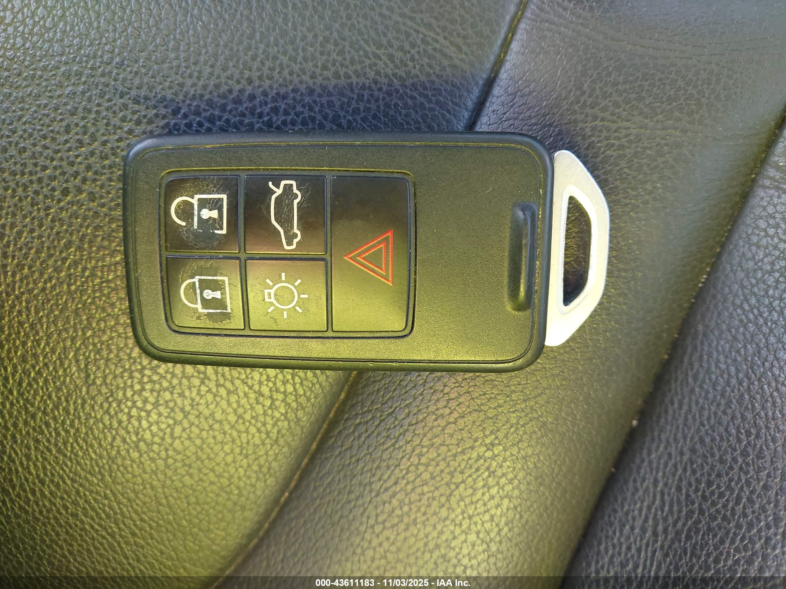 VOLVO S60 image 11