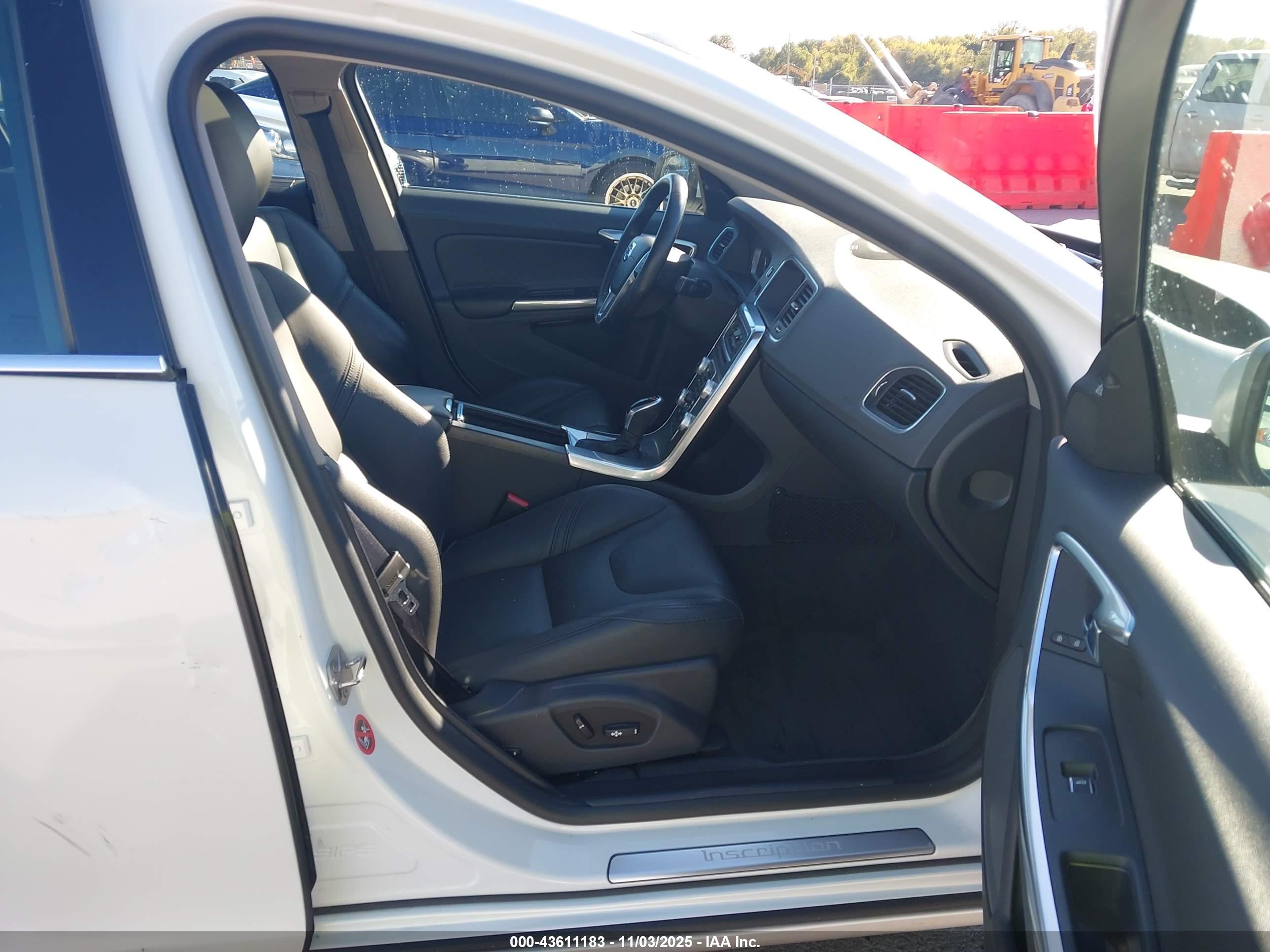 VOLVO S60 image 5