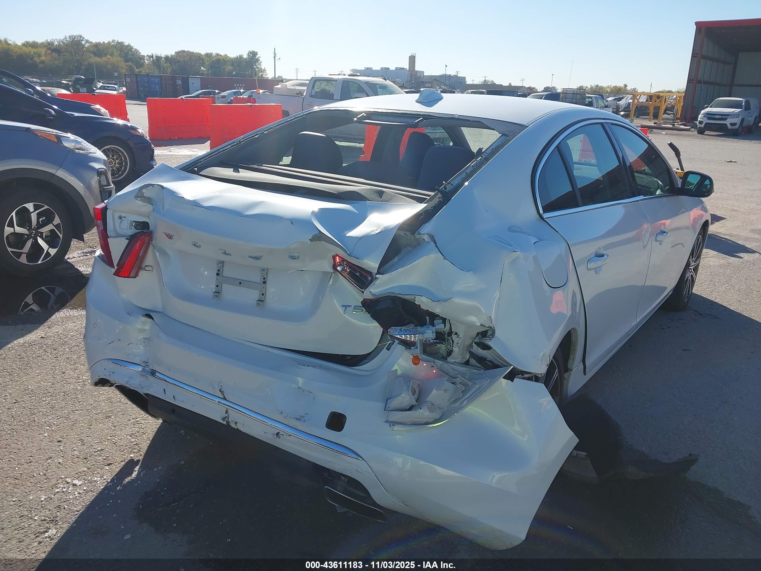 VOLVO S60 image 6