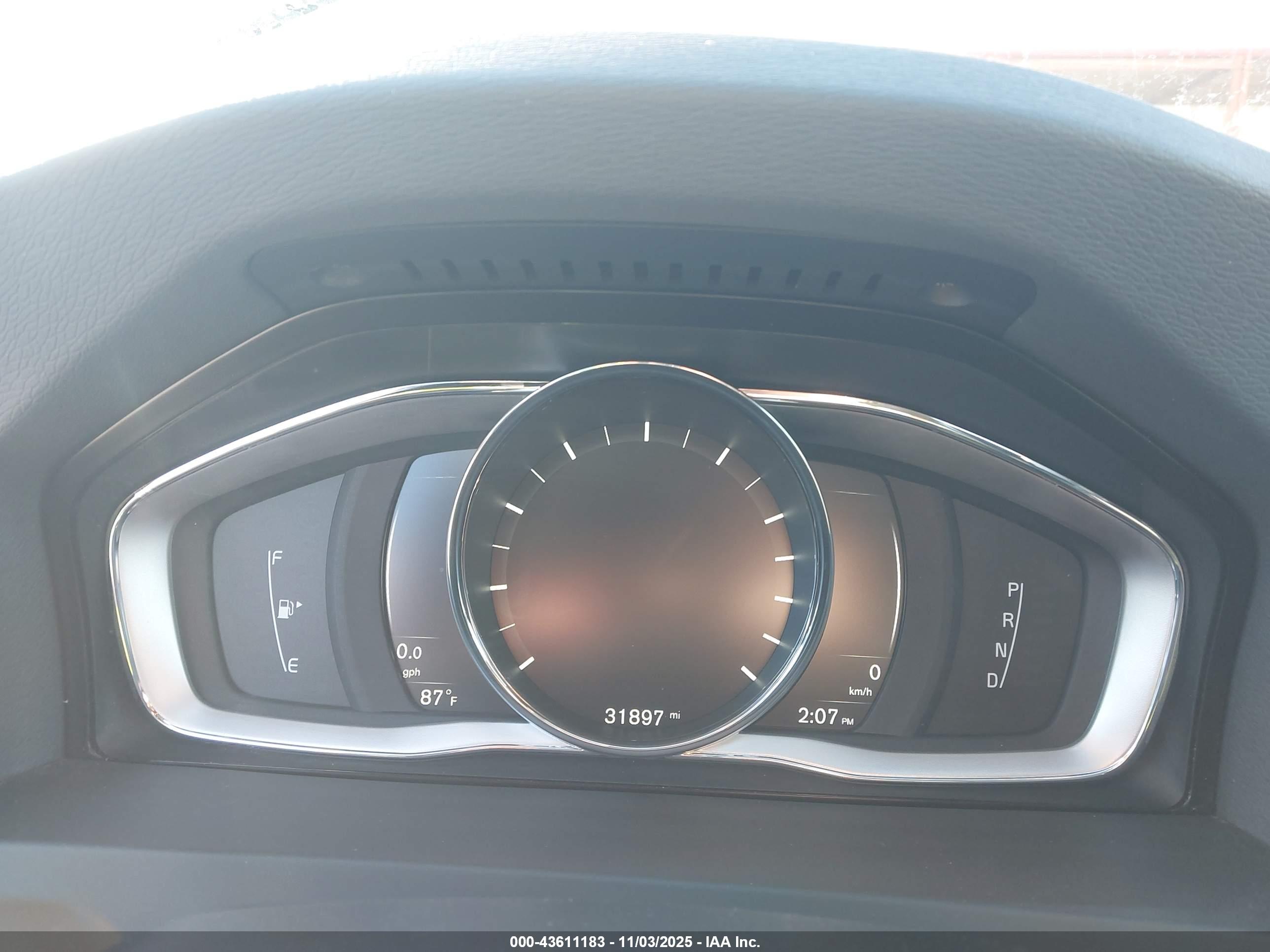 VOLVO S60 image 7