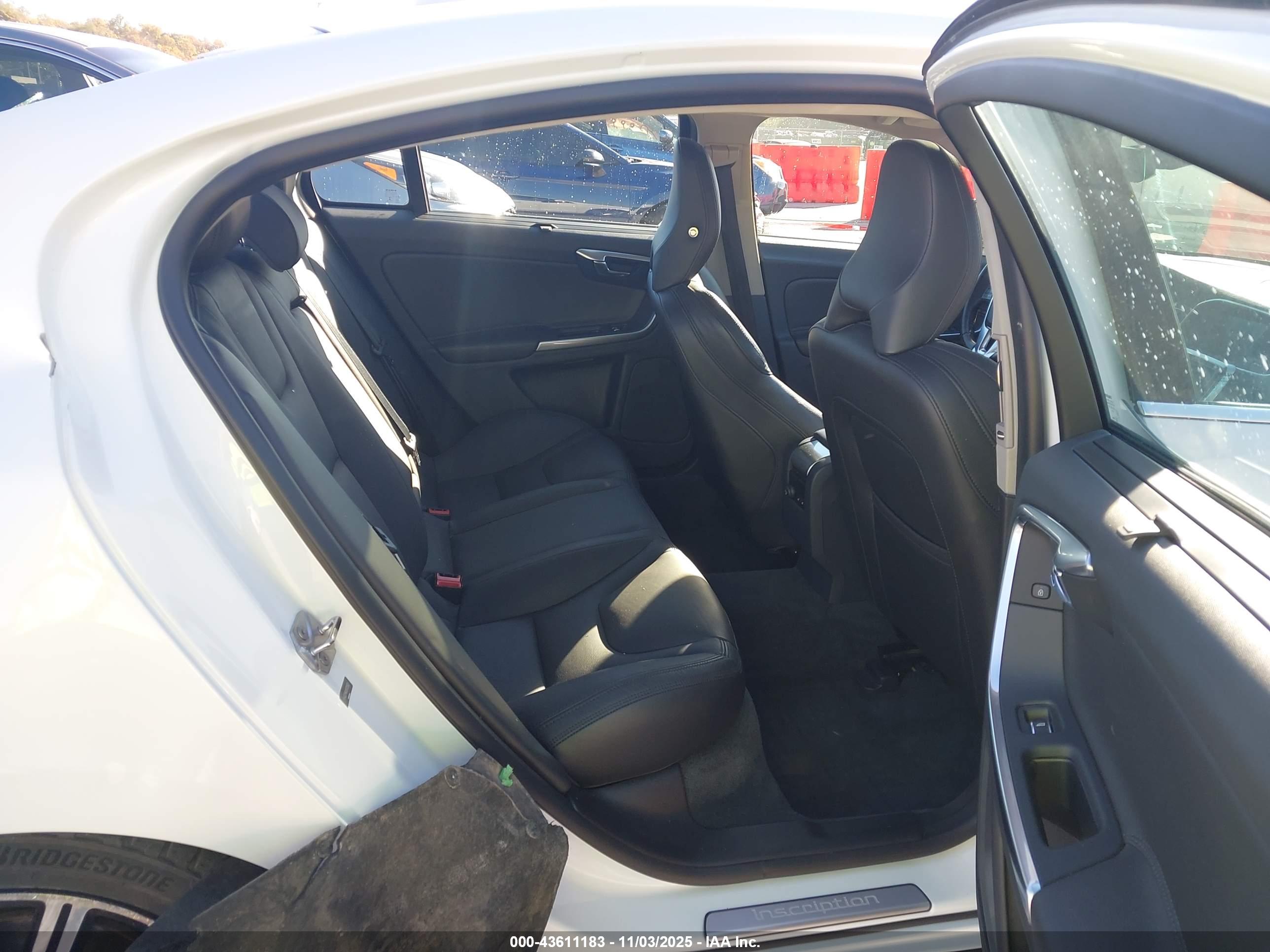 VOLVO S60 image 8