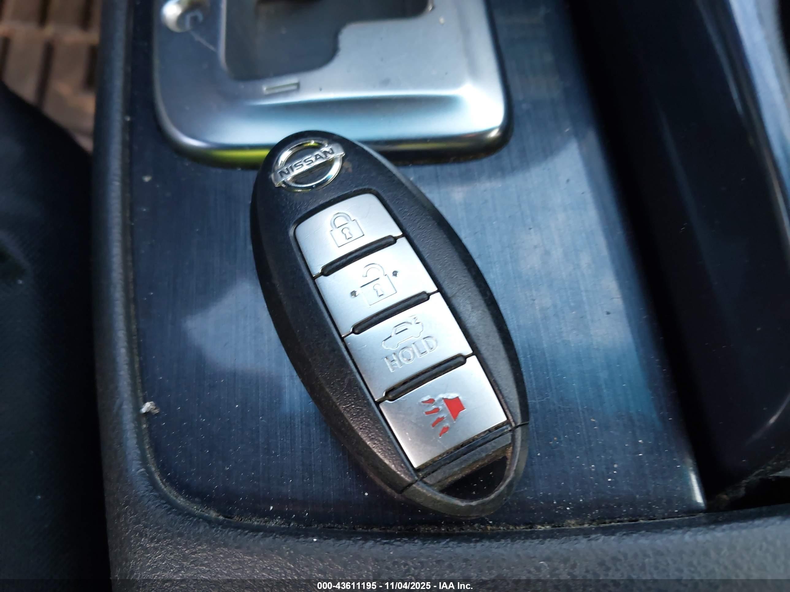 NISSAN MAXIMA image 11