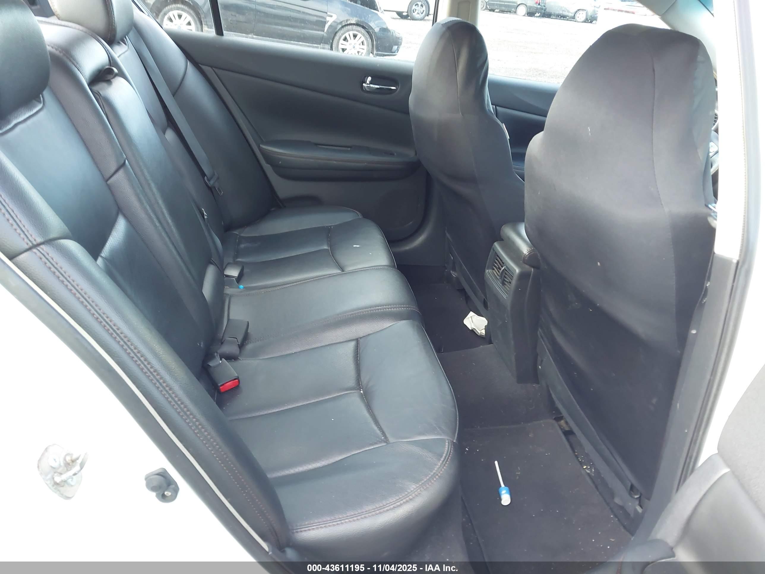 NISSAN MAXIMA image 8