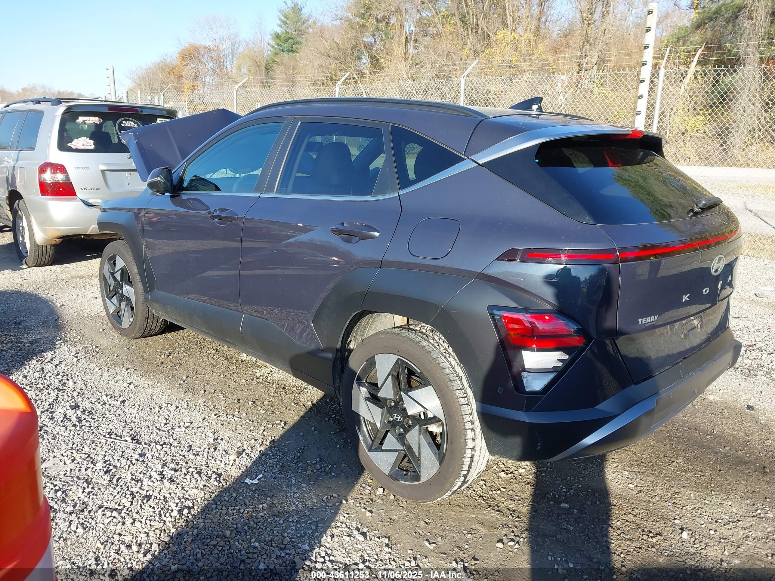 HYUNDAI KONA image 3
