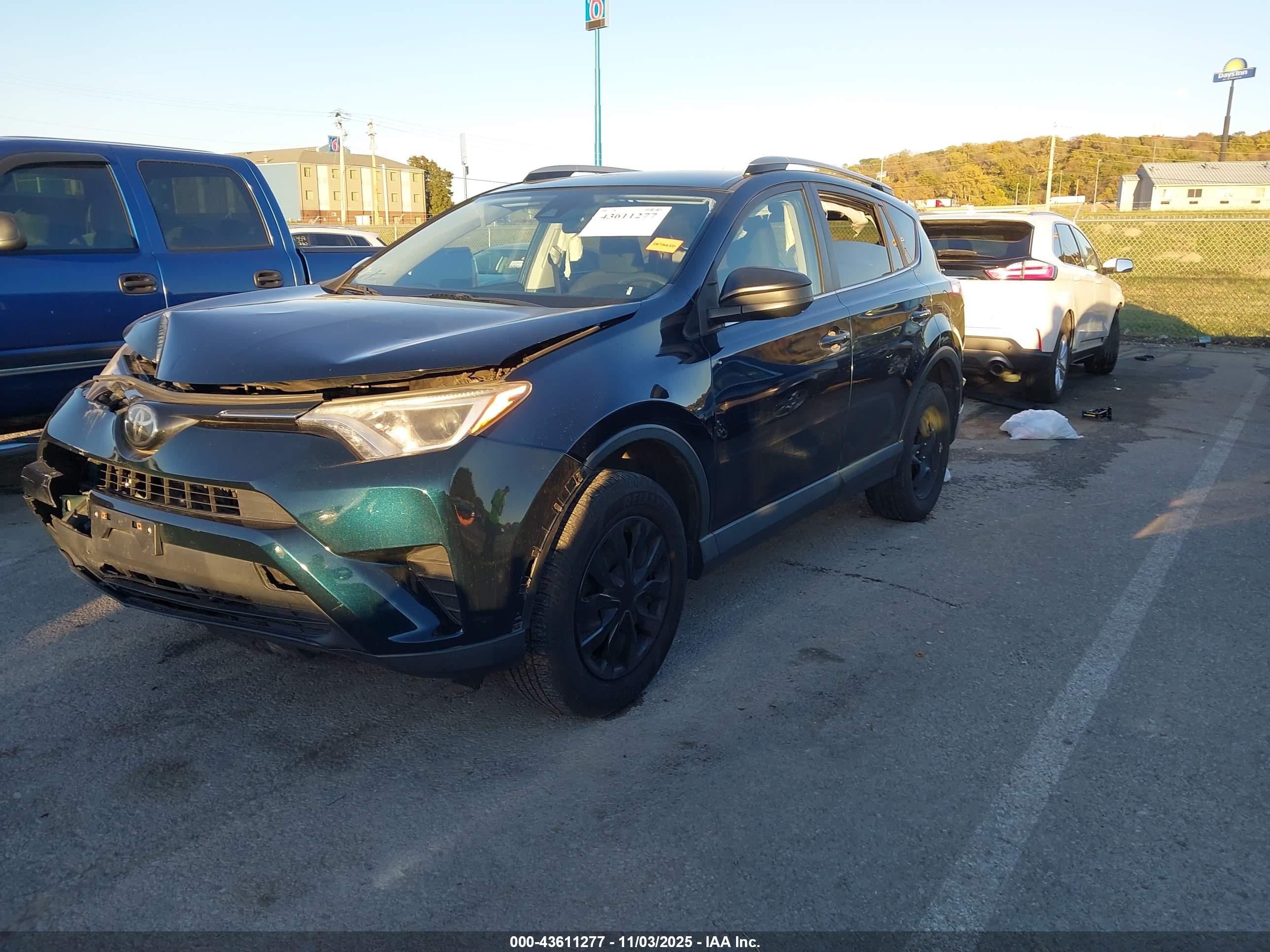 TOYOTA RAV4 image 2