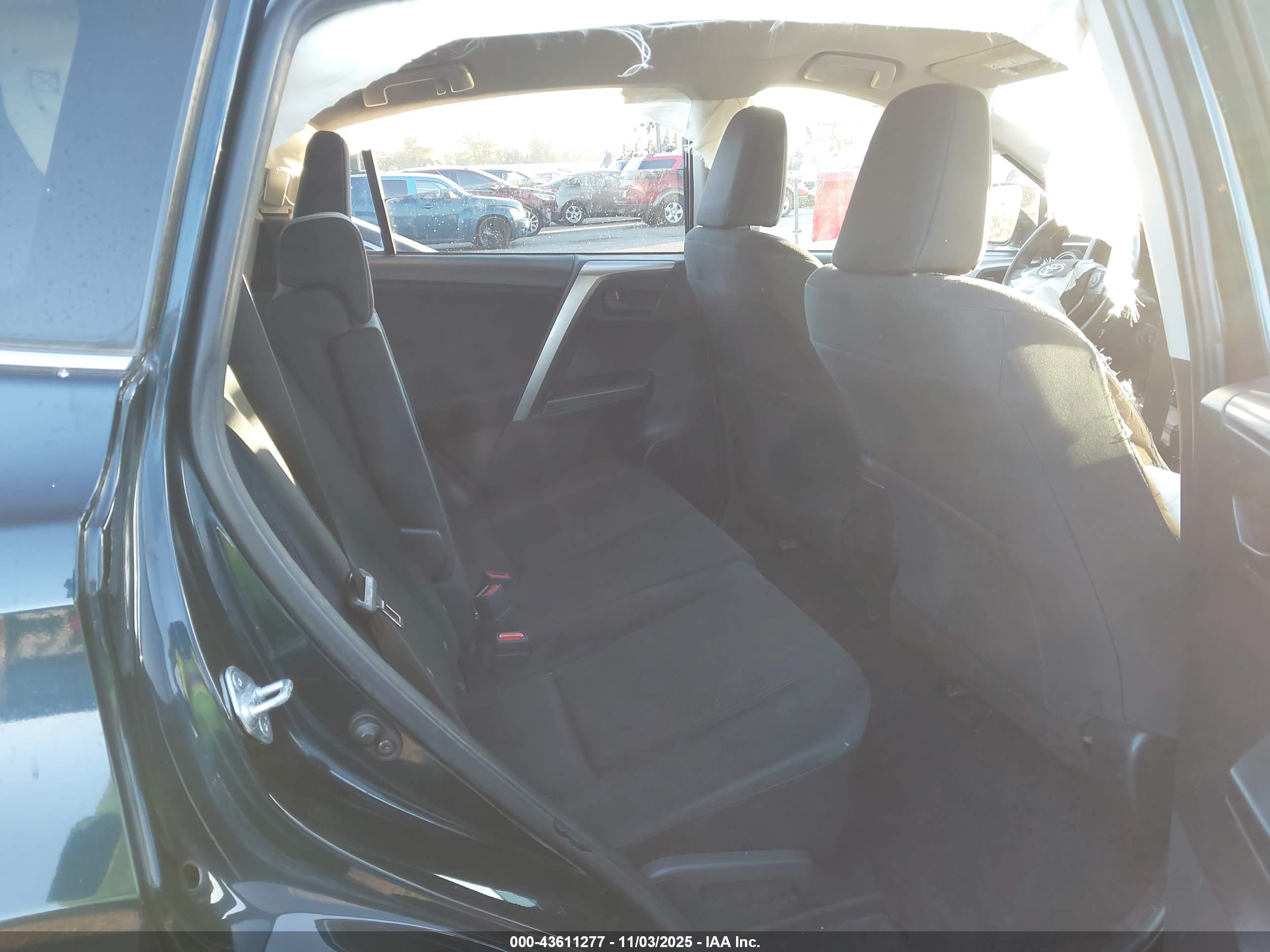 TOYOTA RAV4 image 8
