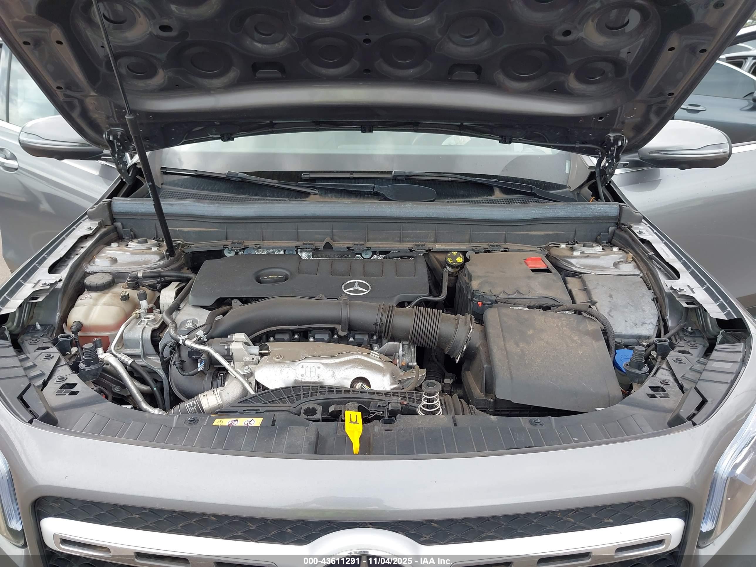 MERCEDES-BENZ GLB image 10