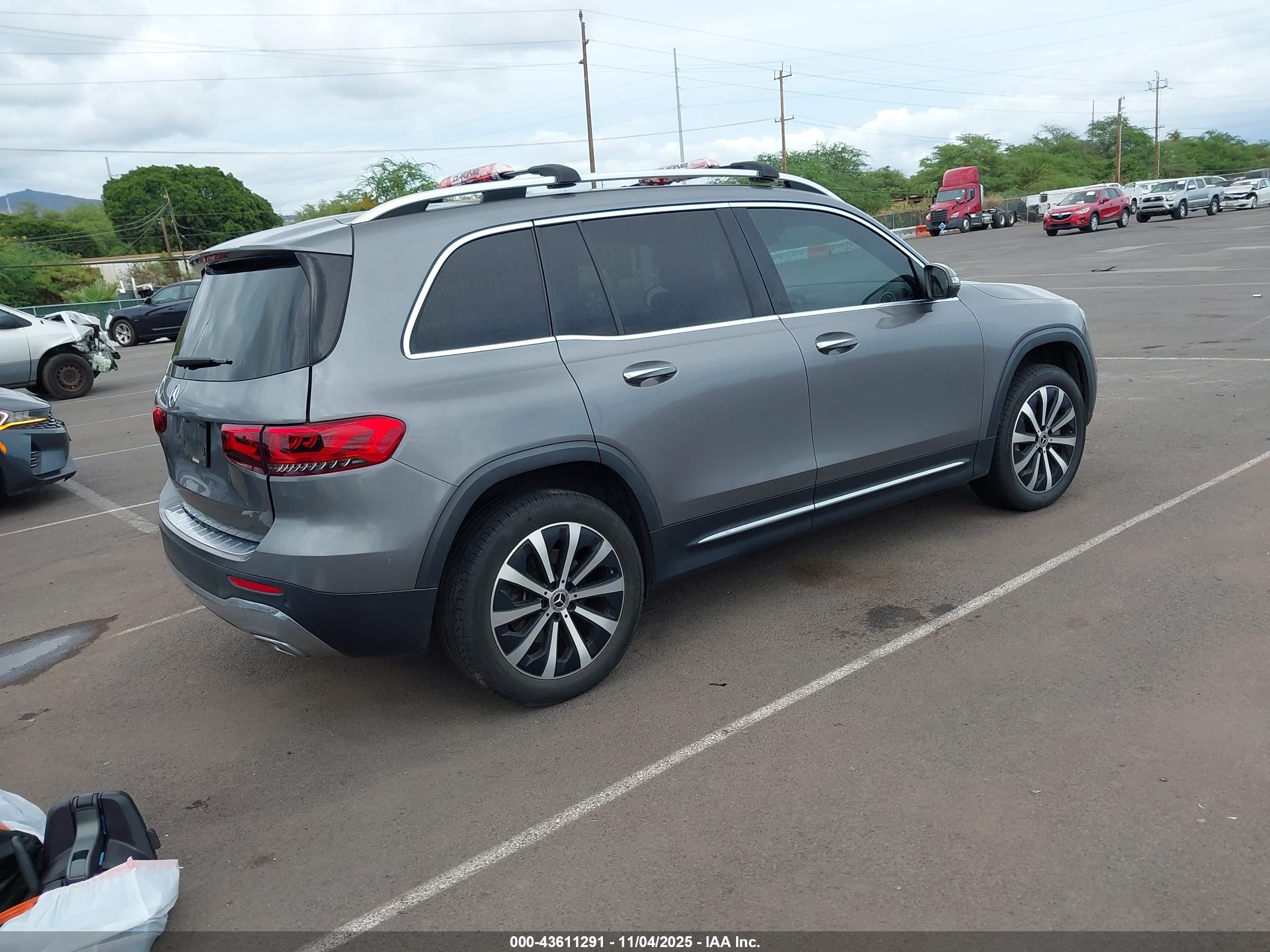 MERCEDES-BENZ GLB image 4
