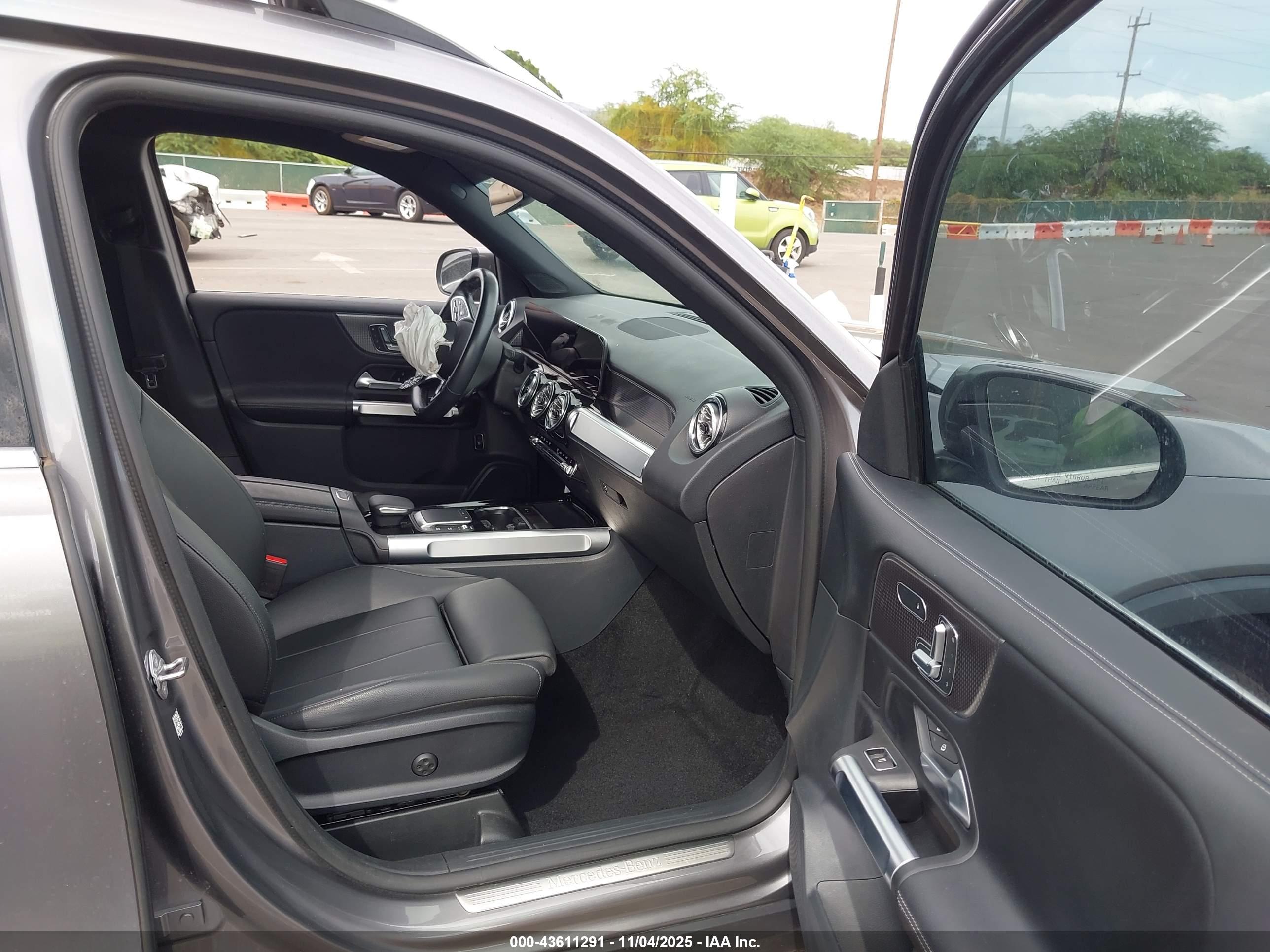 MERCEDES-BENZ GLB image 5