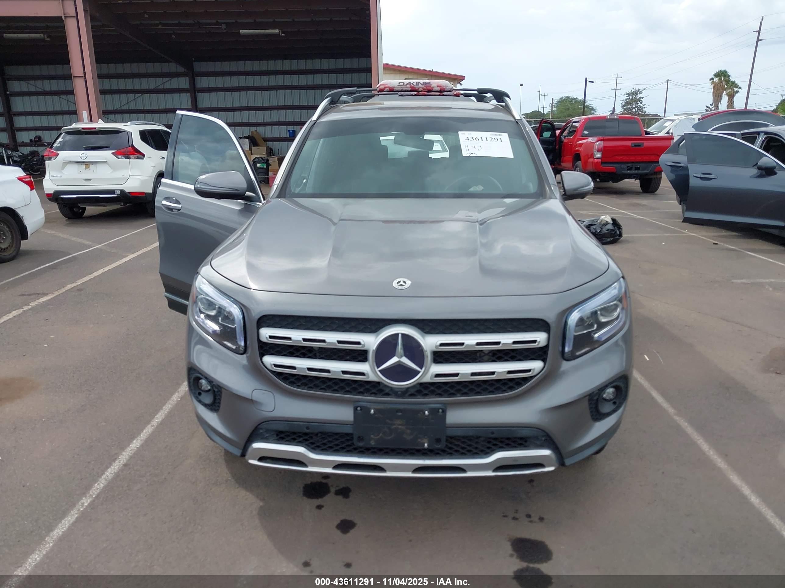 MERCEDES-BENZ GLB image 6