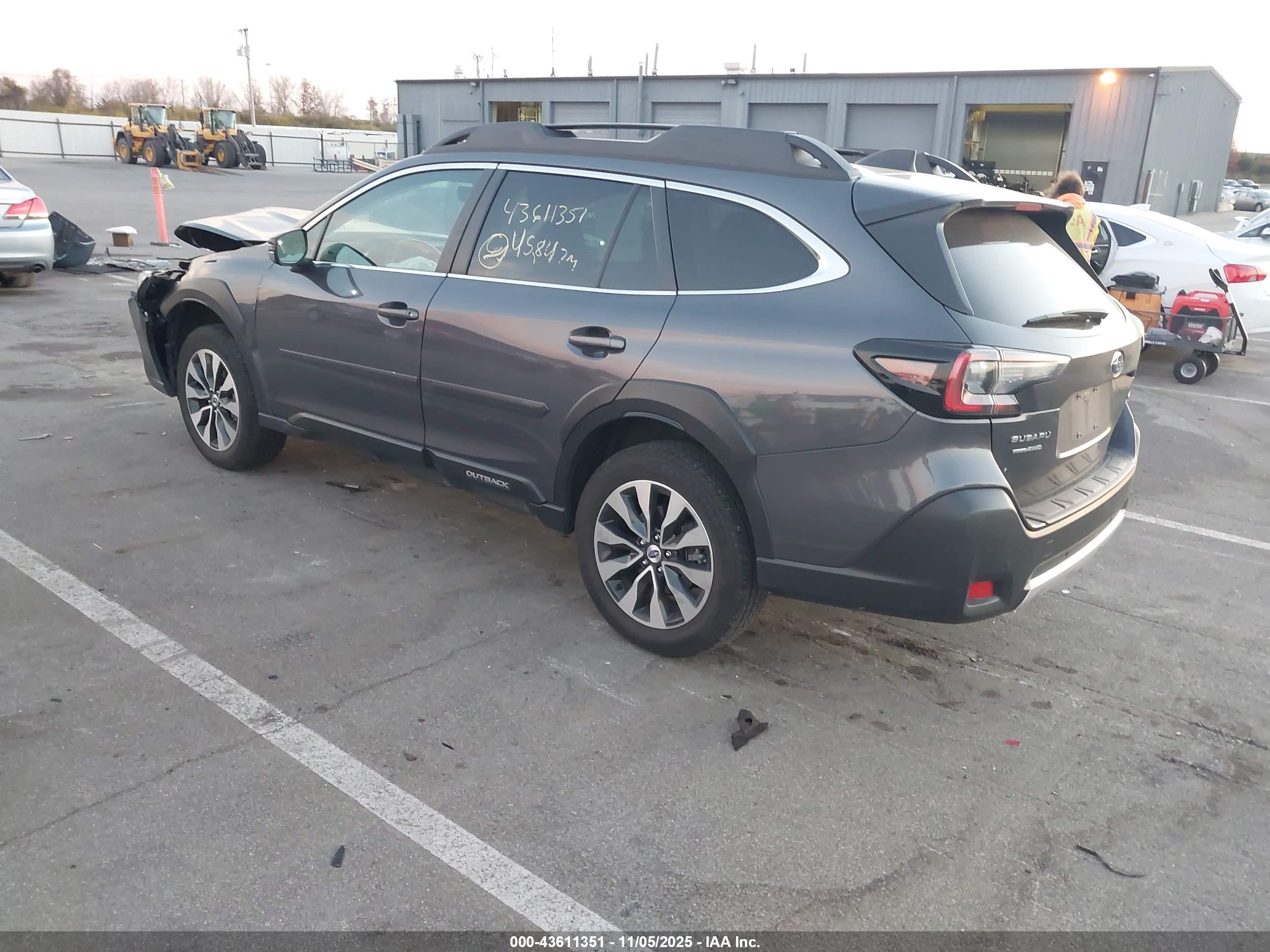 SUBARU OUTBACK image 3