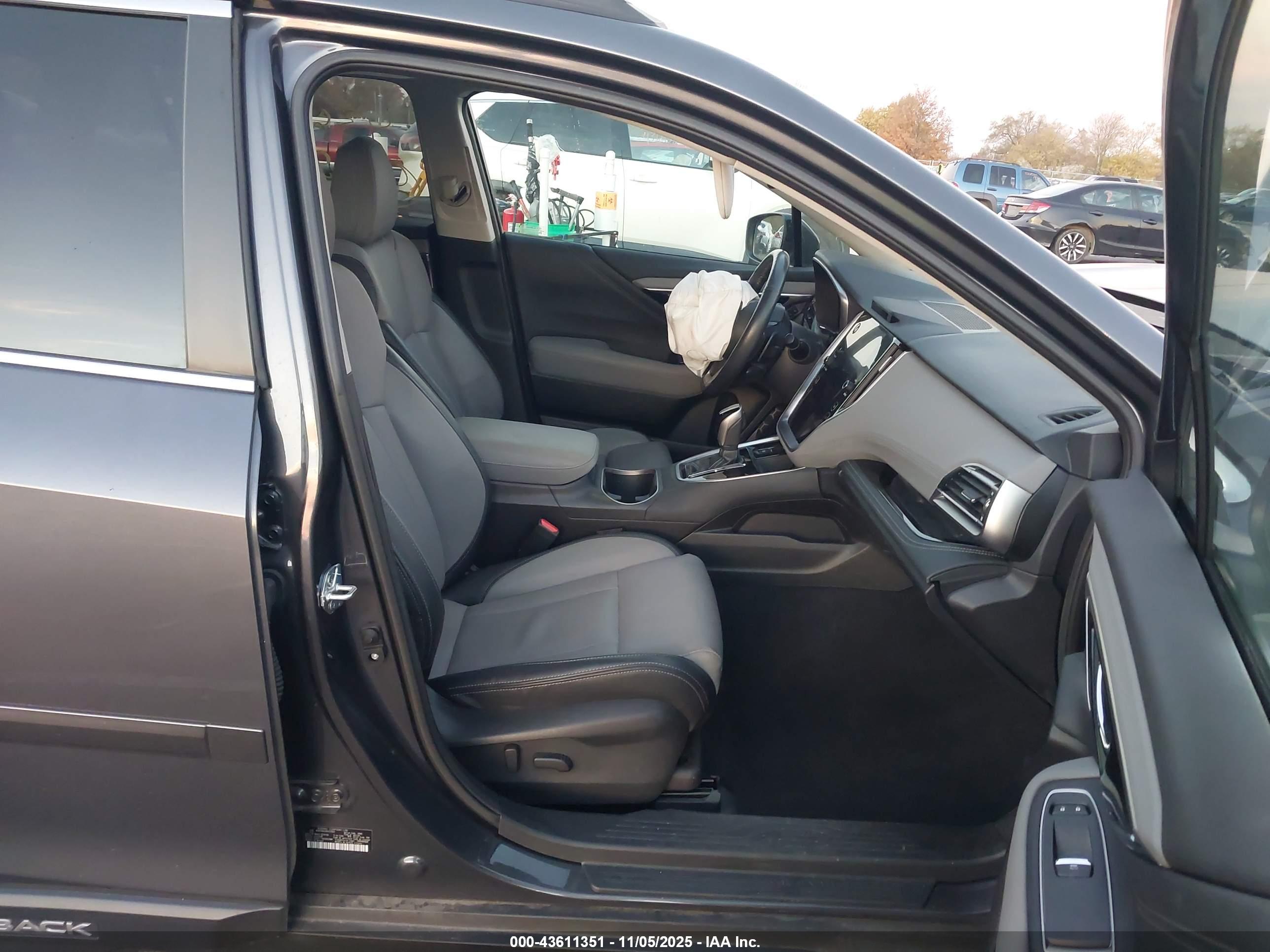 SUBARU OUTBACK image 5