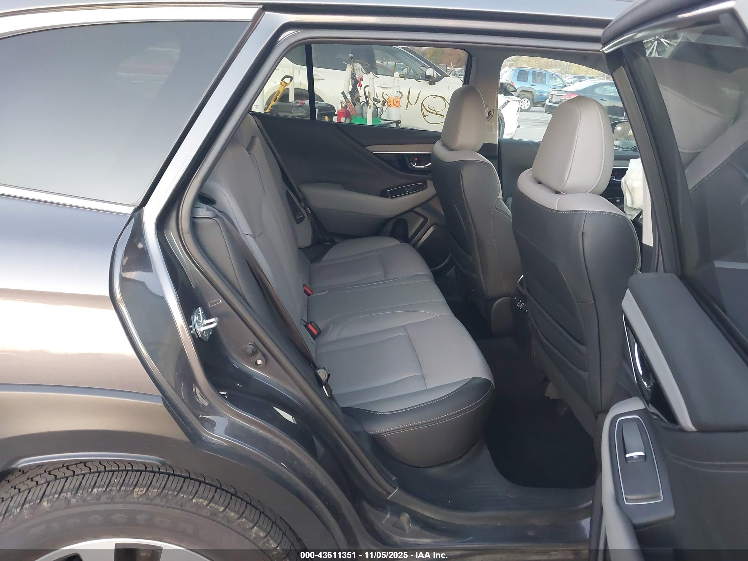 SUBARU OUTBACK image 8