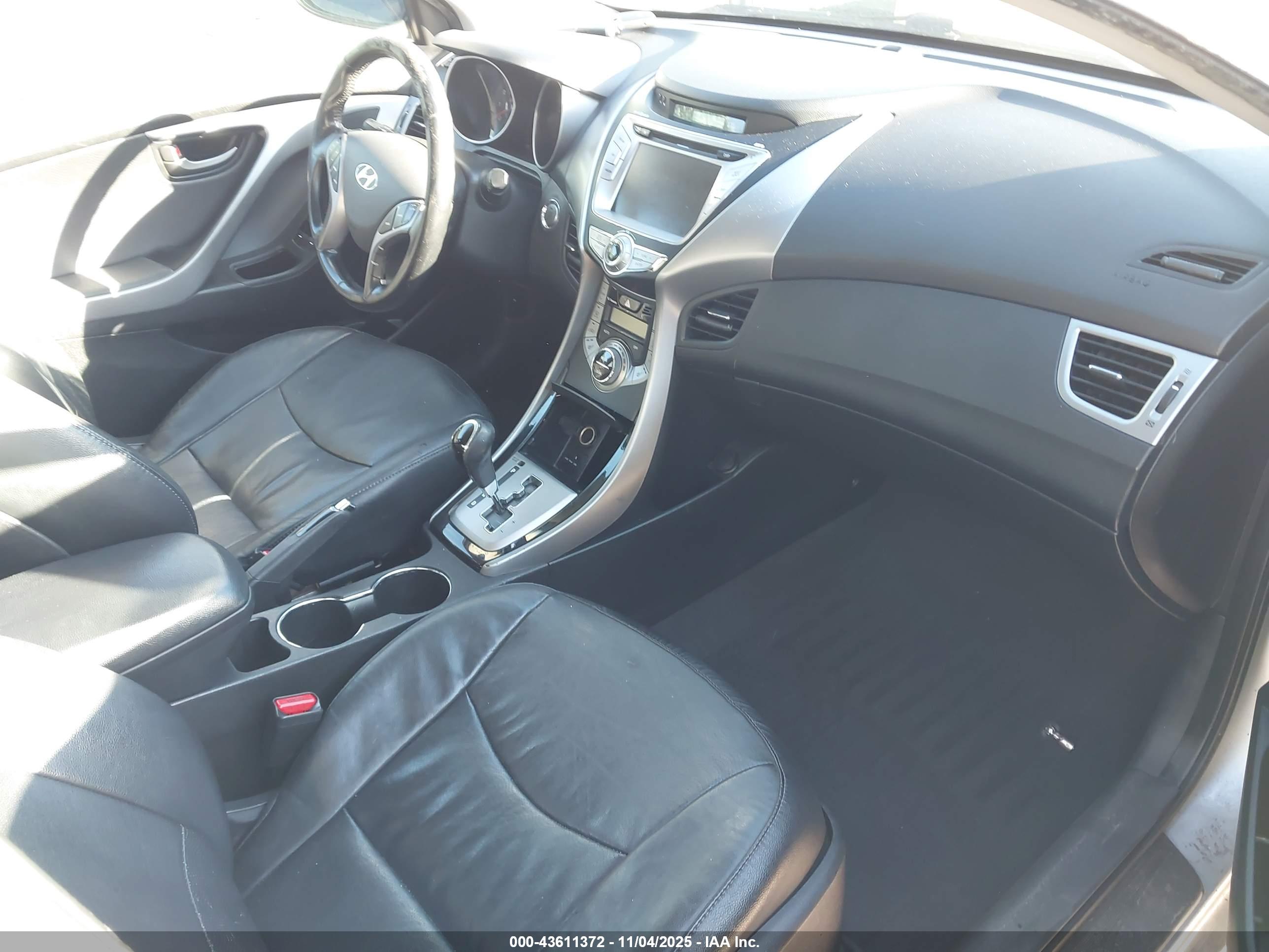 HYUNDAI ELANTRA image 5