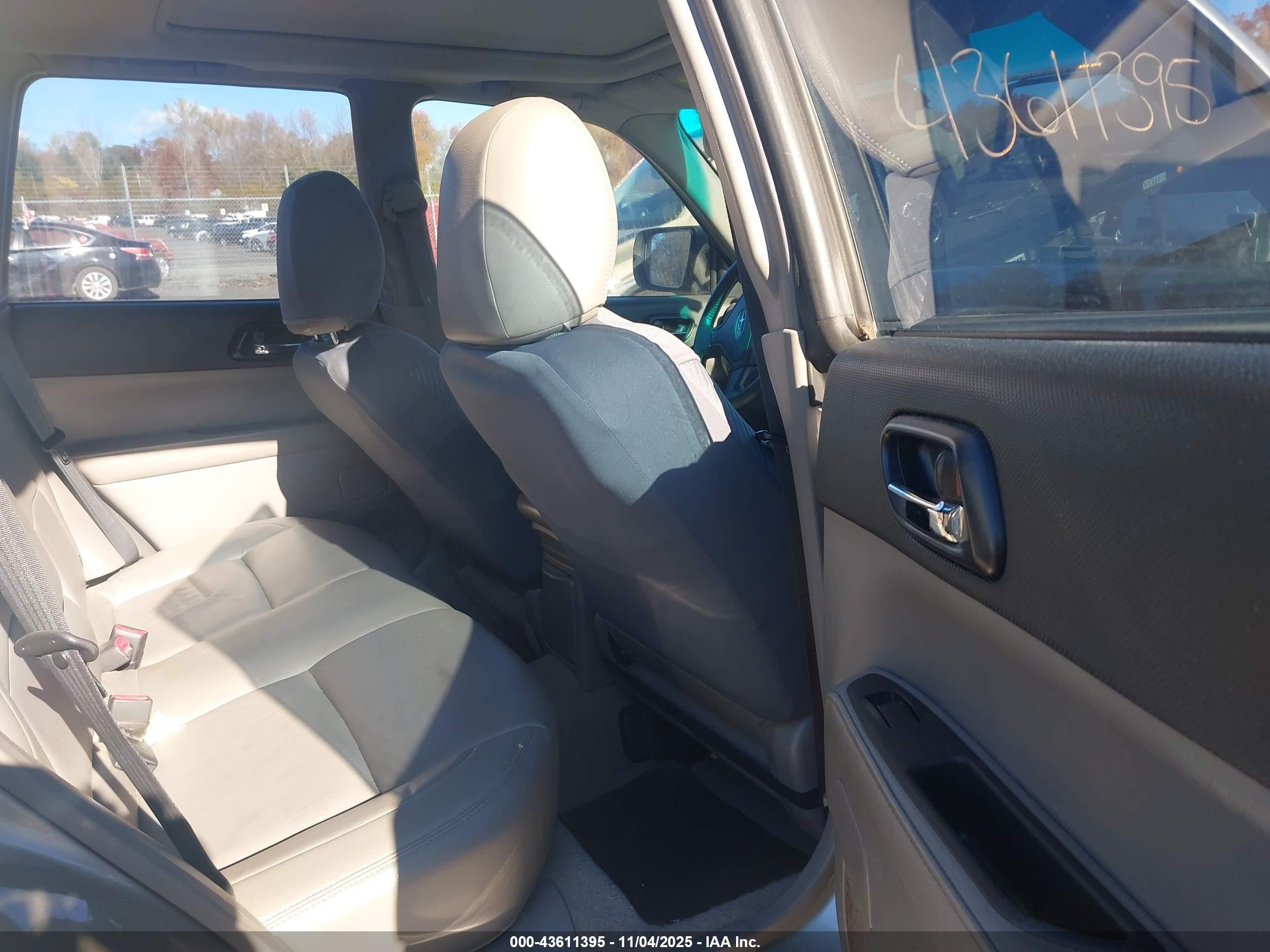 SUBARU FORESTER image 8