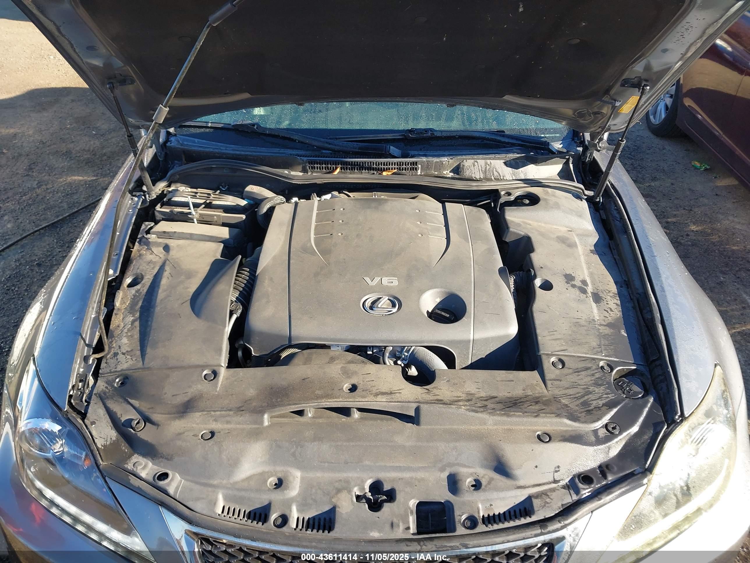LEXUS IS image 10