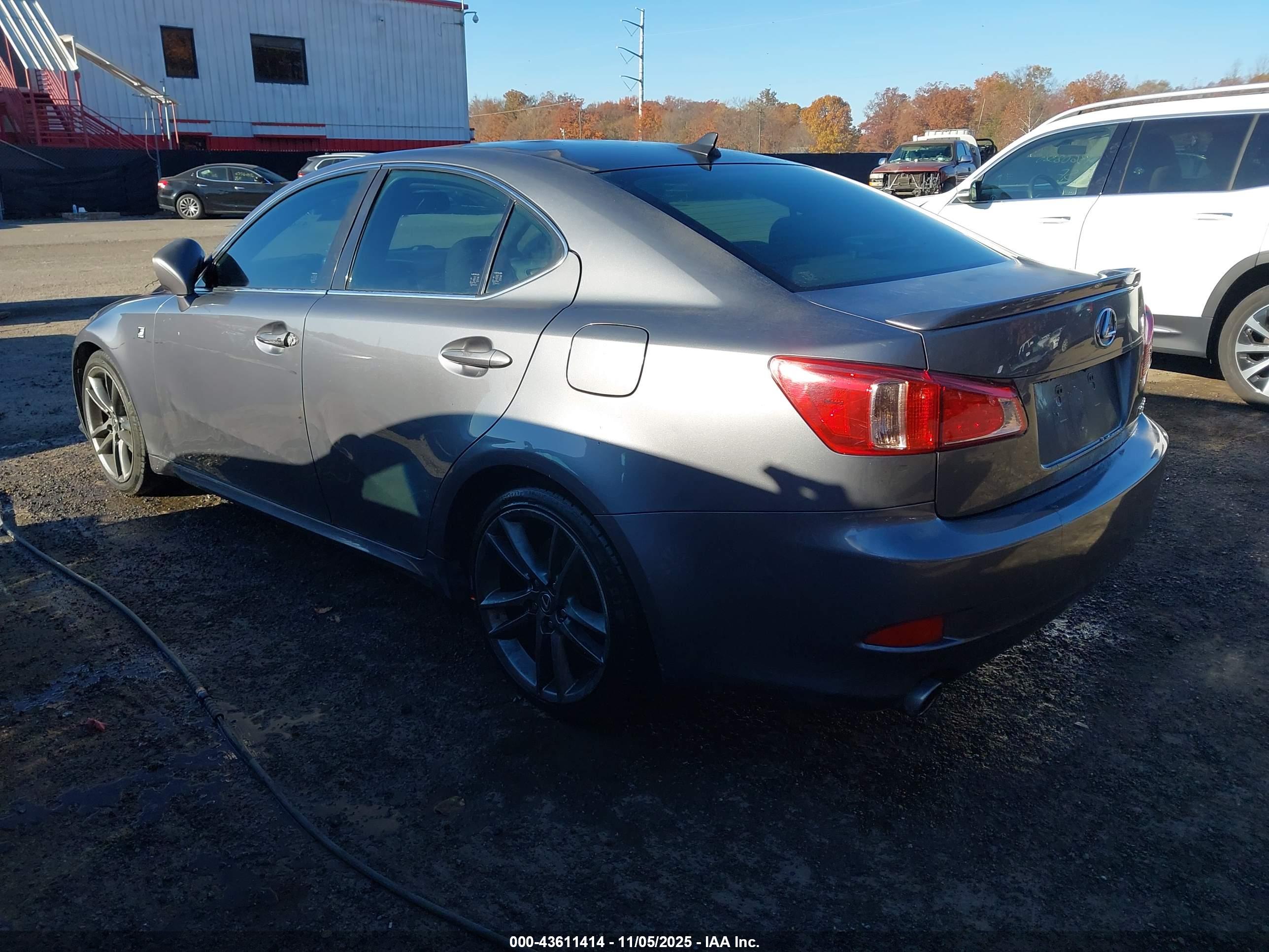 LEXUS IS image 3
